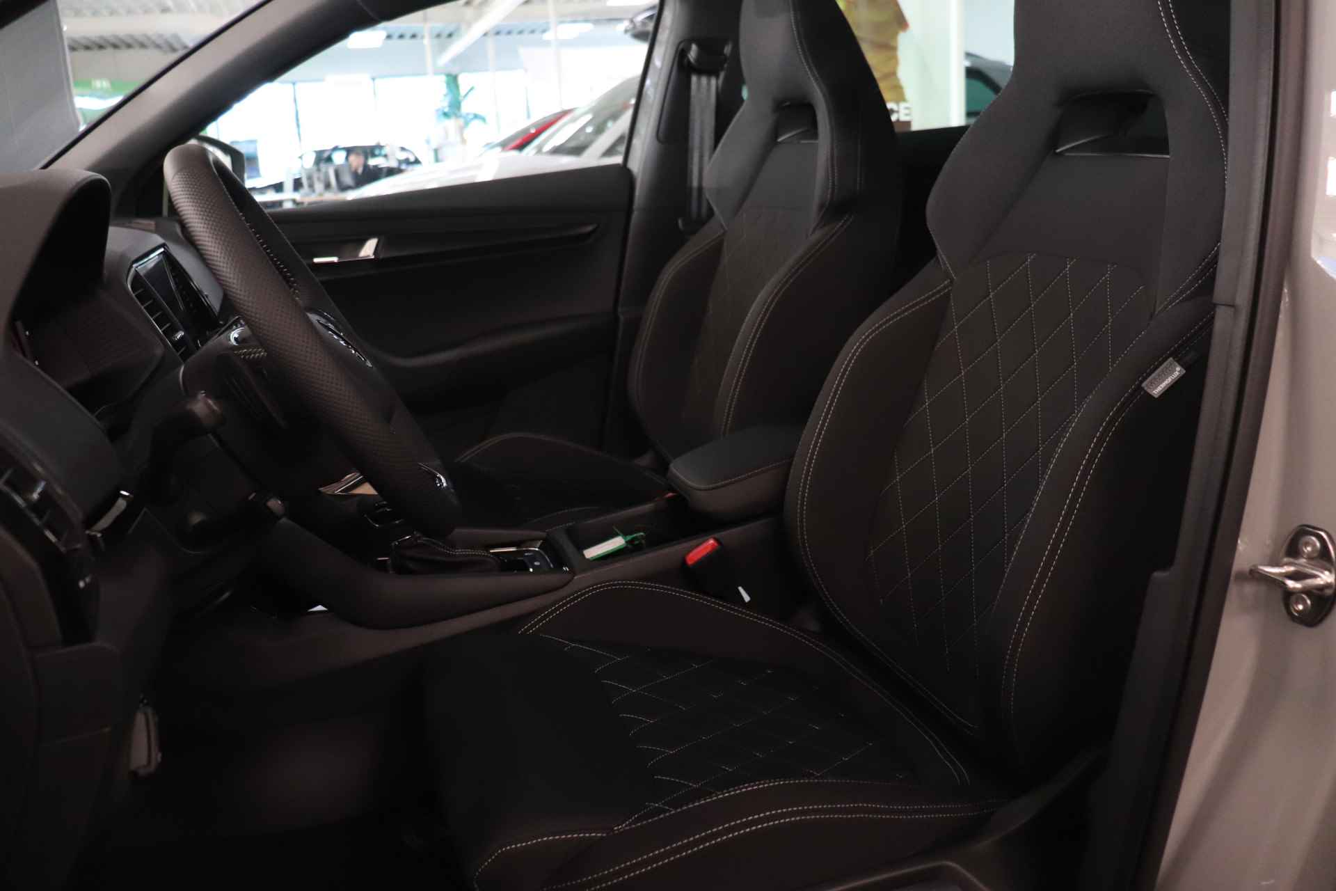 Škoda Karoq 1.5 TSI 150pk DSG ACT Sportline Business | Adaptieve cruise control | Trekhaak wegklapbaar | Stoel- & stuurwiel verwarmd | Camera - 13/38