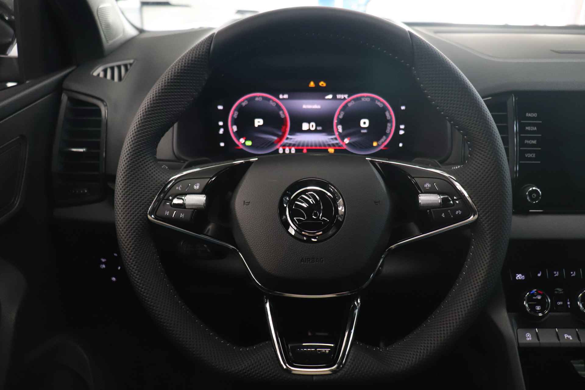 Škoda Karoq 1.5 TSI 150pk DSG ACT Sportline Business | Adaptieve cruise control | Trekhaak wegklapbaar | Stoel- & stuurwiel verwarmd | Camera - 14/38