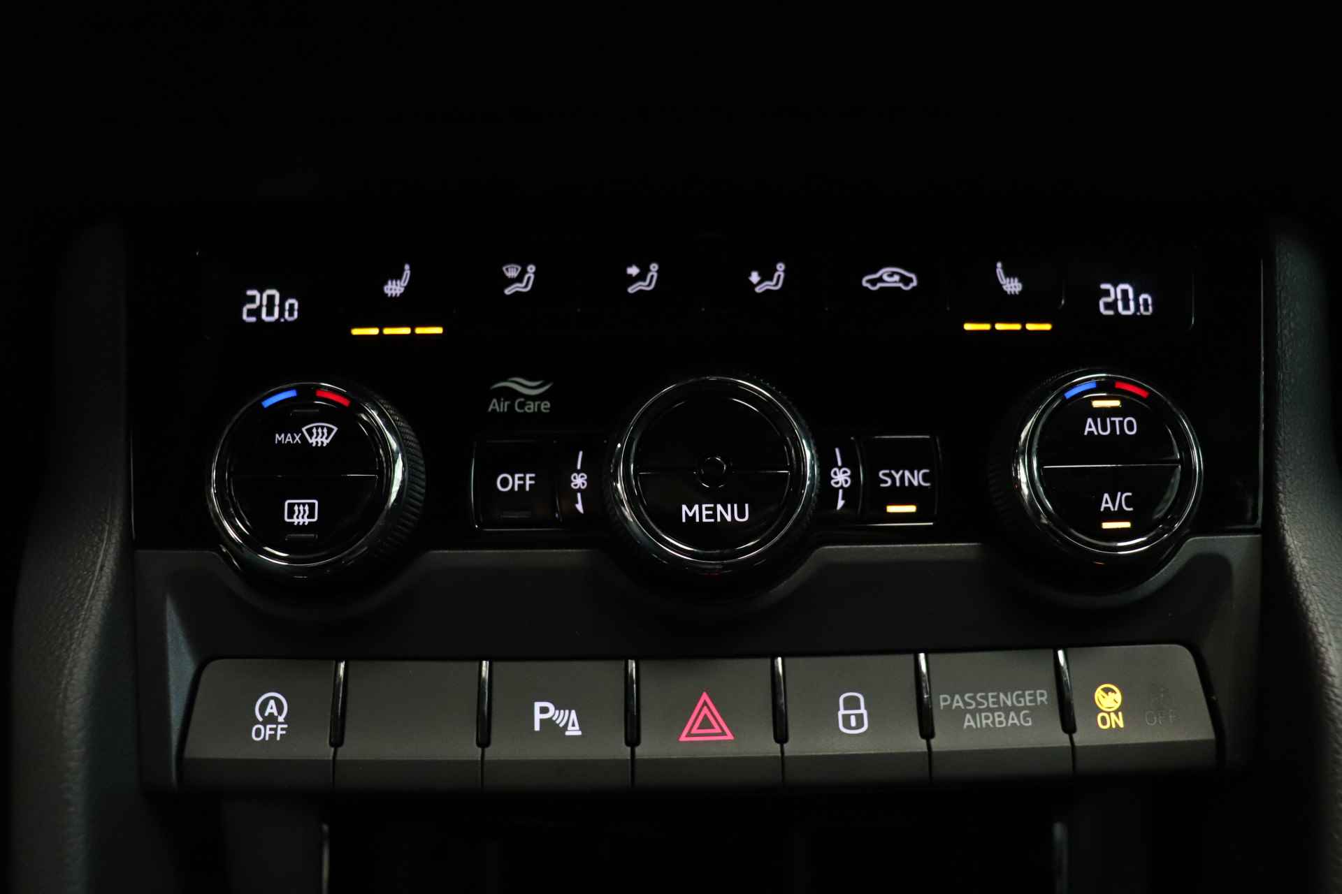 Škoda Karoq 1.5 TSI 150pk DSG ACT Sportline Business | Adaptieve cruise control | Trekhaak wegklapbaar | Stoel- & stuurwiel verwarmd | Camera - 20/38