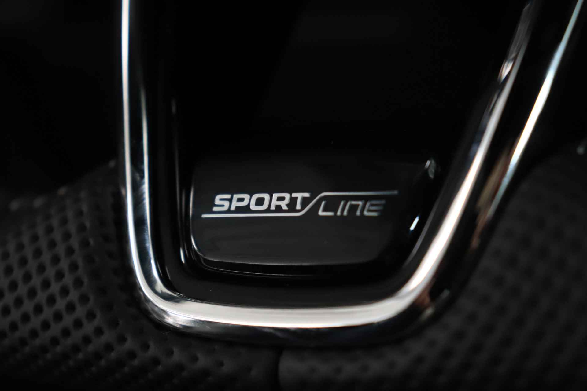 Škoda Karoq 1.5 TSI 150pk DSG ACT Sportline Business | Adaptieve cruise control | Trekhaak wegklapbaar | Stoel- & stuurwiel verwarmd | Camera - 22/38