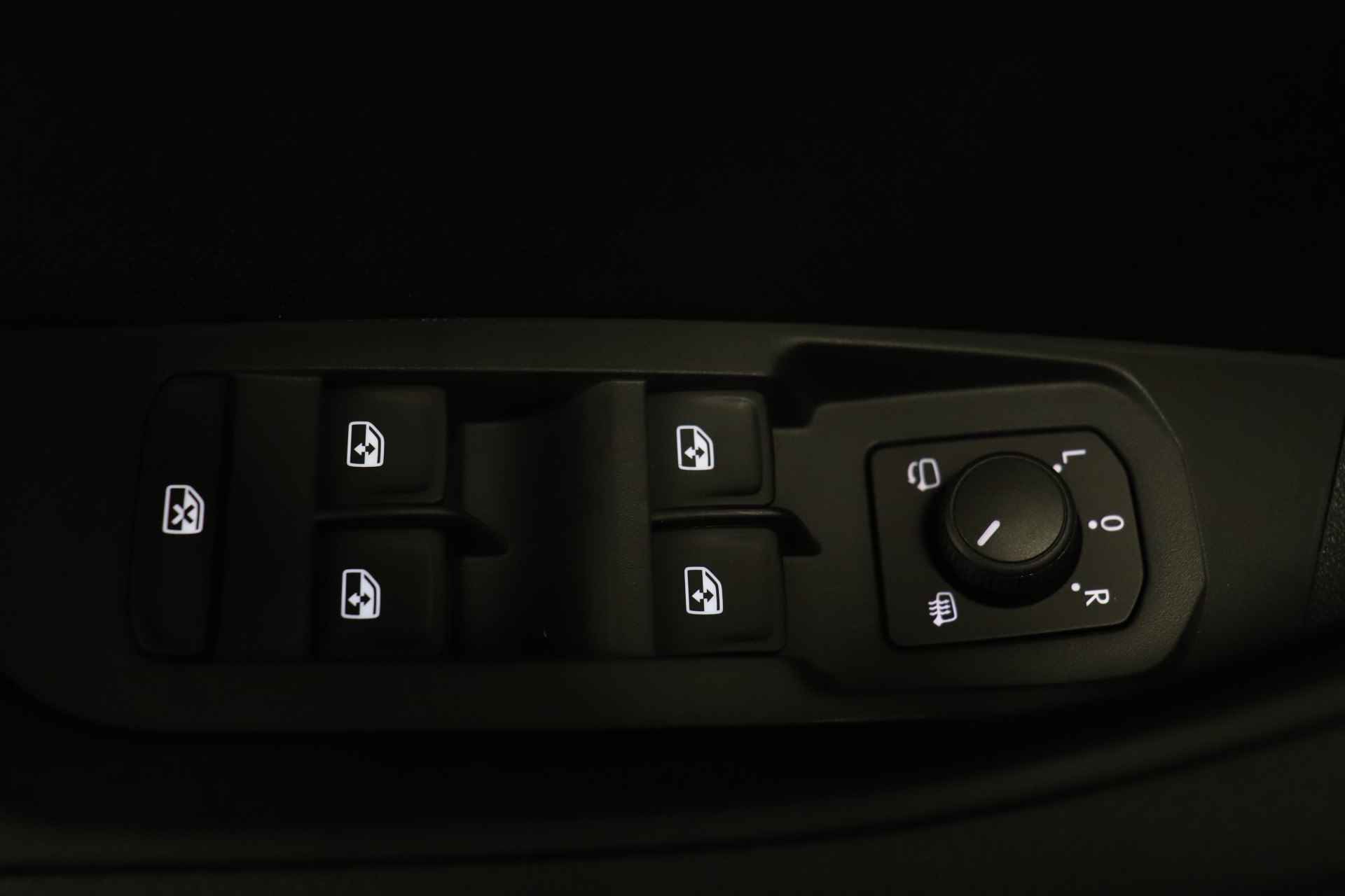 Škoda Karoq 1.5 TSI 150pk DSG ACT Sportline Business | Adaptieve cruise control | Trekhaak wegklapbaar | Stoel- & stuurwiel verwarmd | Camera - 23/38