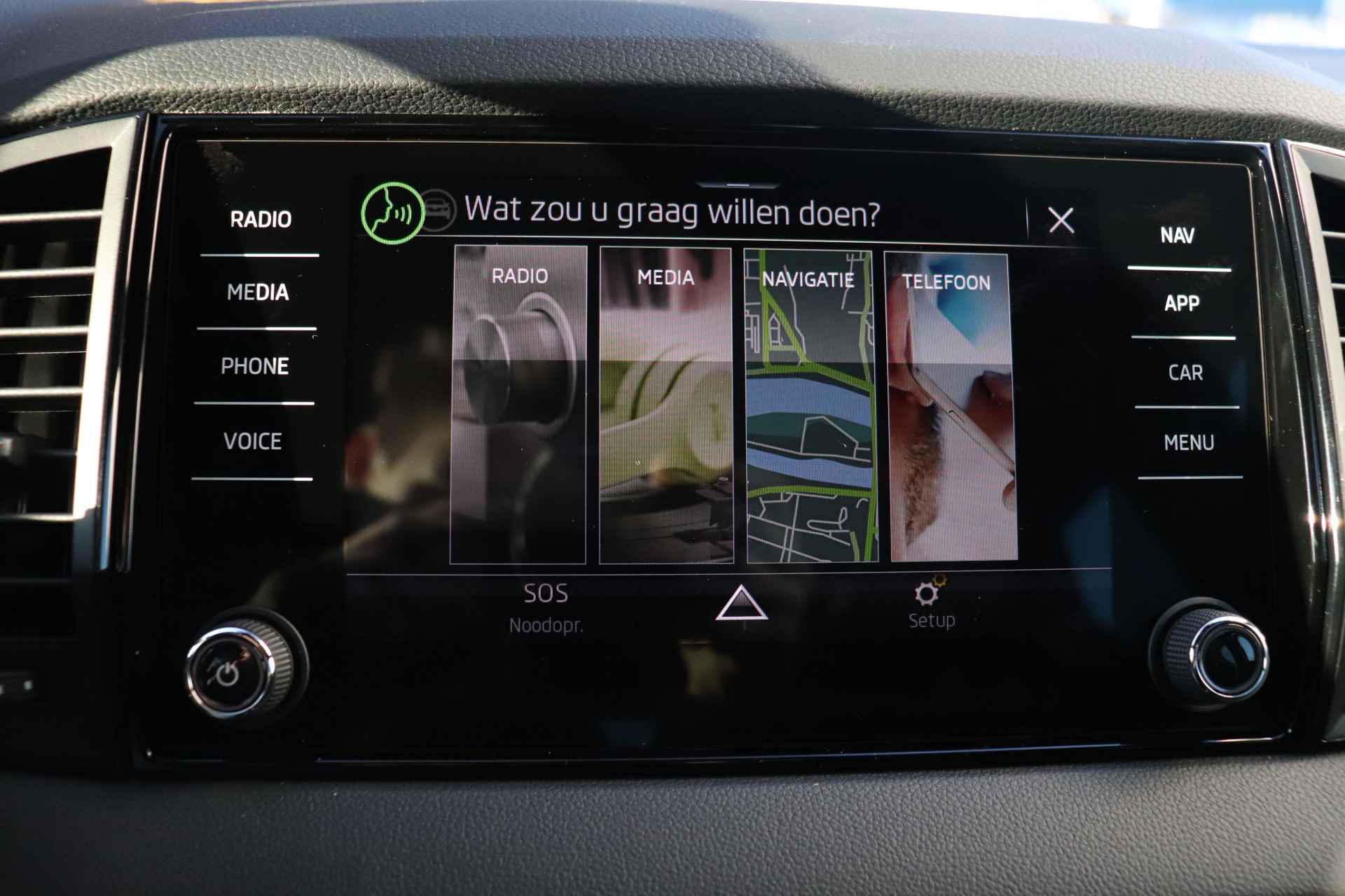 Škoda Karoq 1.5 TSI 150pk DSG ACT Sportline Business | Adaptieve cruise control | Trekhaak wegklapbaar | Stoel- & stuurwiel verwarmd | Camera - 32/38