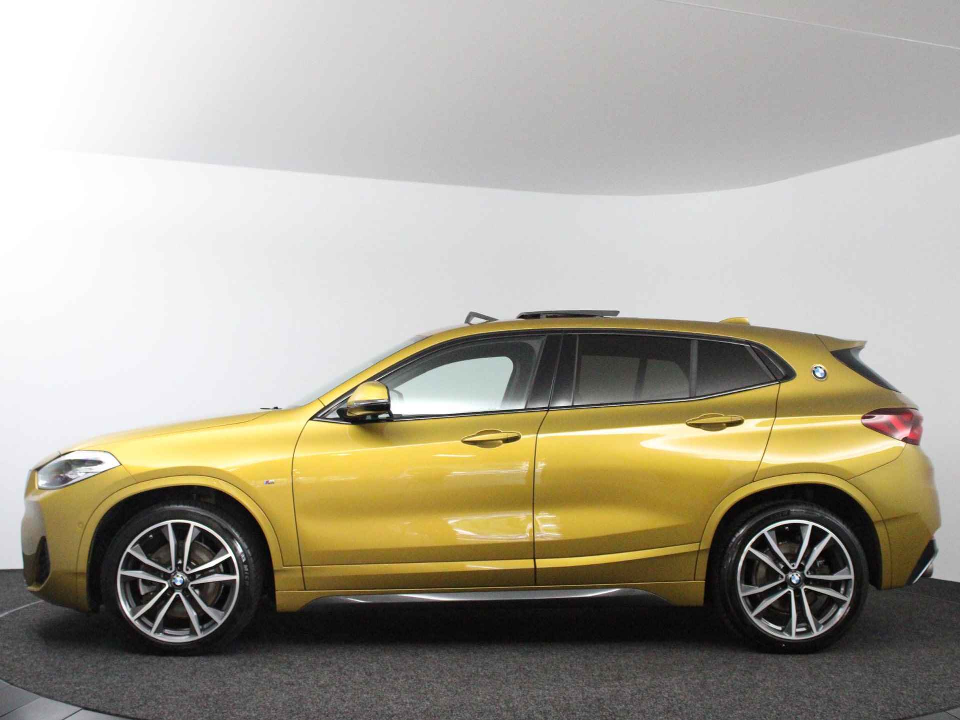 BMW X2 sDrive20i High Executive Edition | M-Sport | Panoramadak | Harman Kardon - 11/57