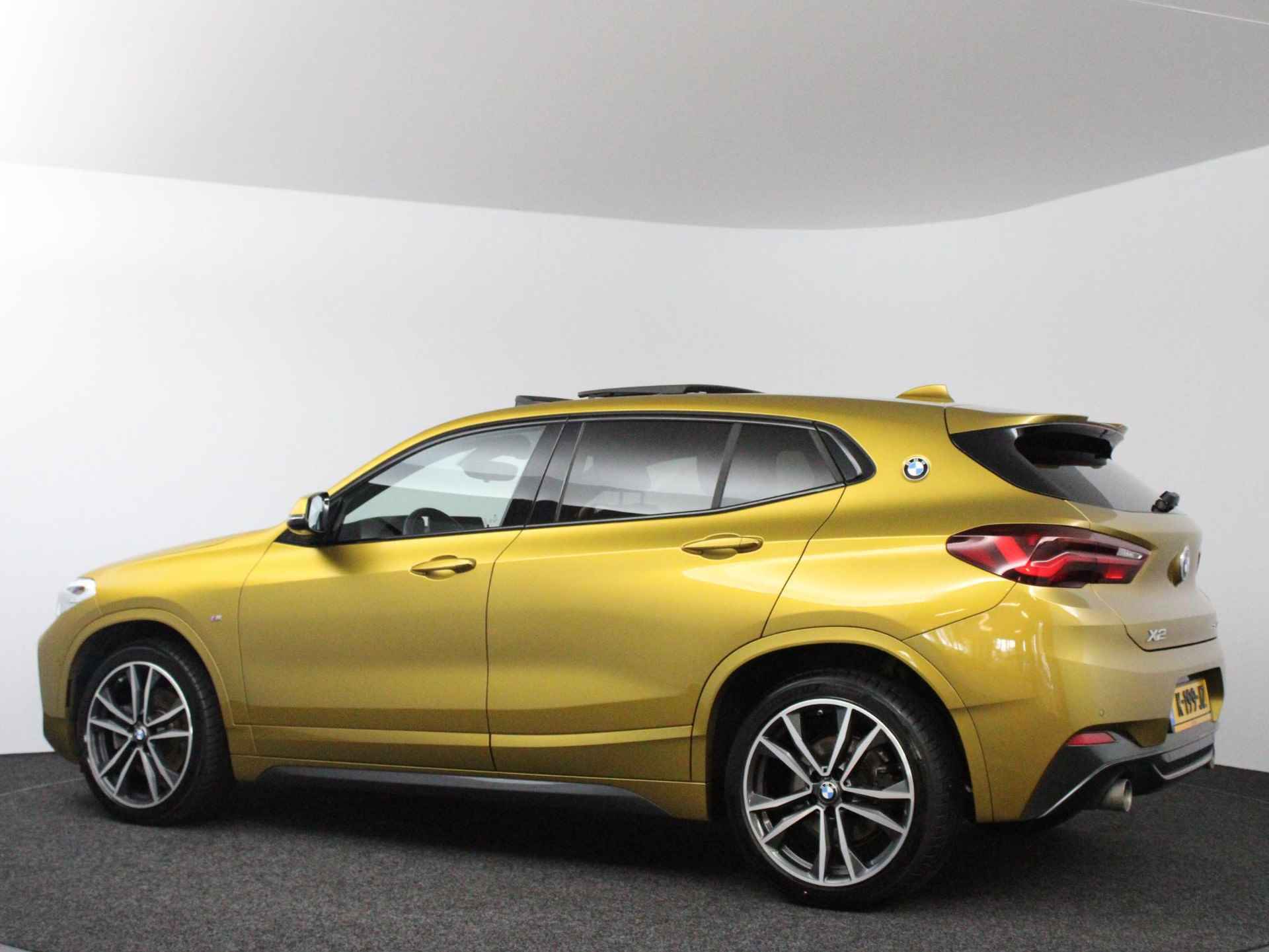 BMW X2 sDrive20i High Executive Edition | M-Sport | Panoramadak | Harman Kardon - 13/57