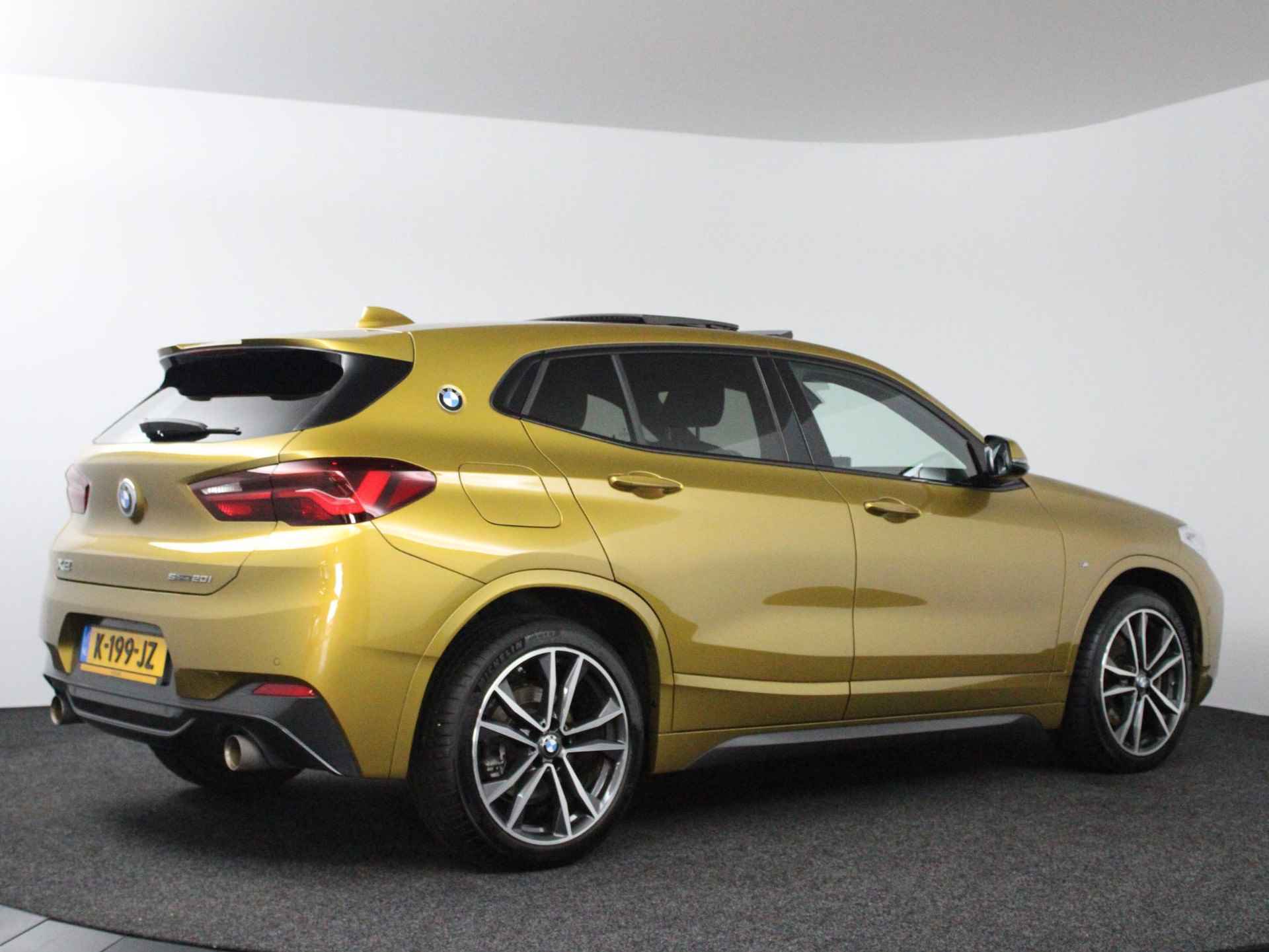 BMW X2 sDrive20i High Executive Edition | M-Sport | Panoramadak | Harman Kardon - 3/54