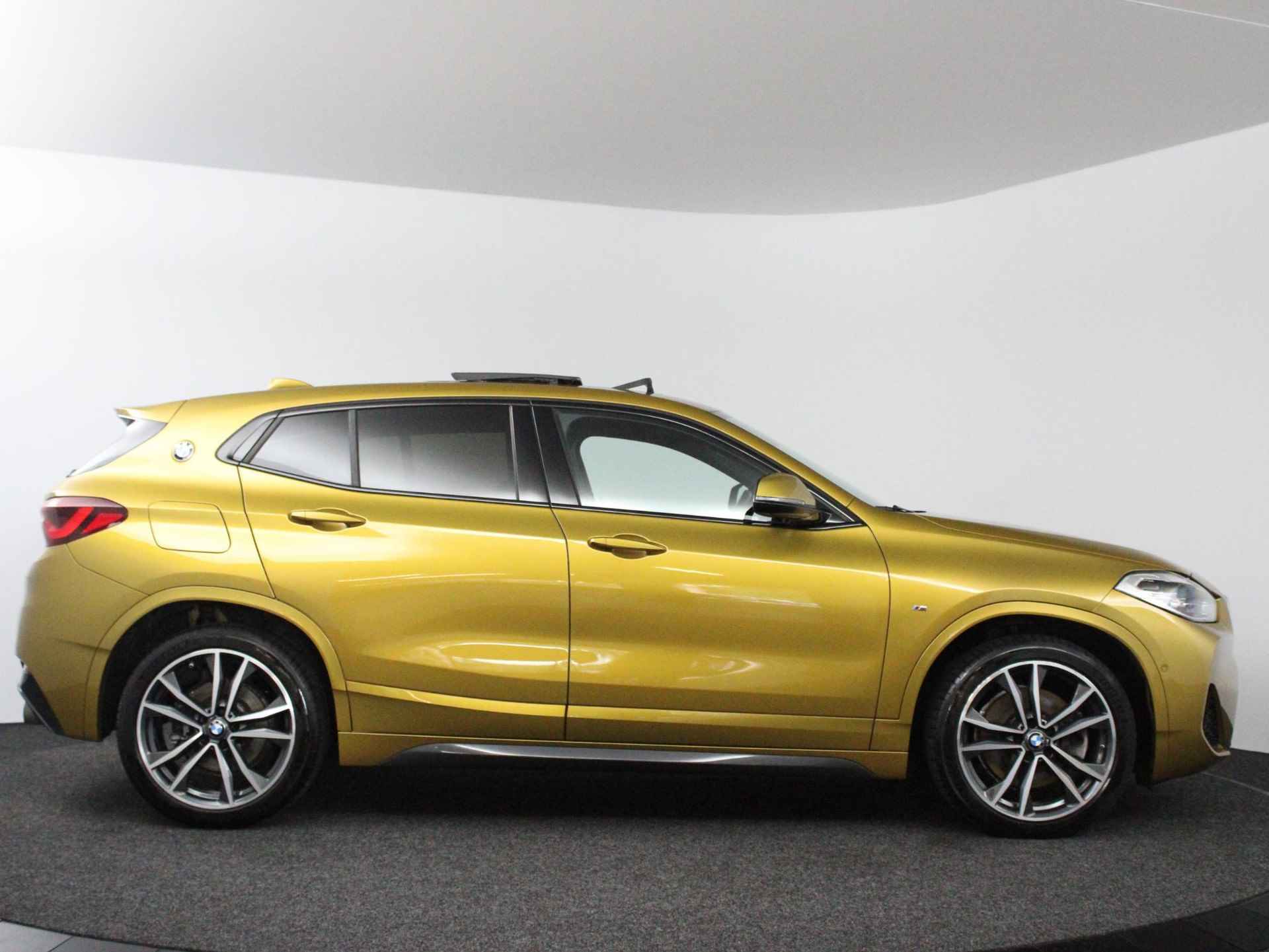 BMW X2 sDrive20i High Executive Edition | M-Sport | Panoramadak | Harman Kardon - 16/54