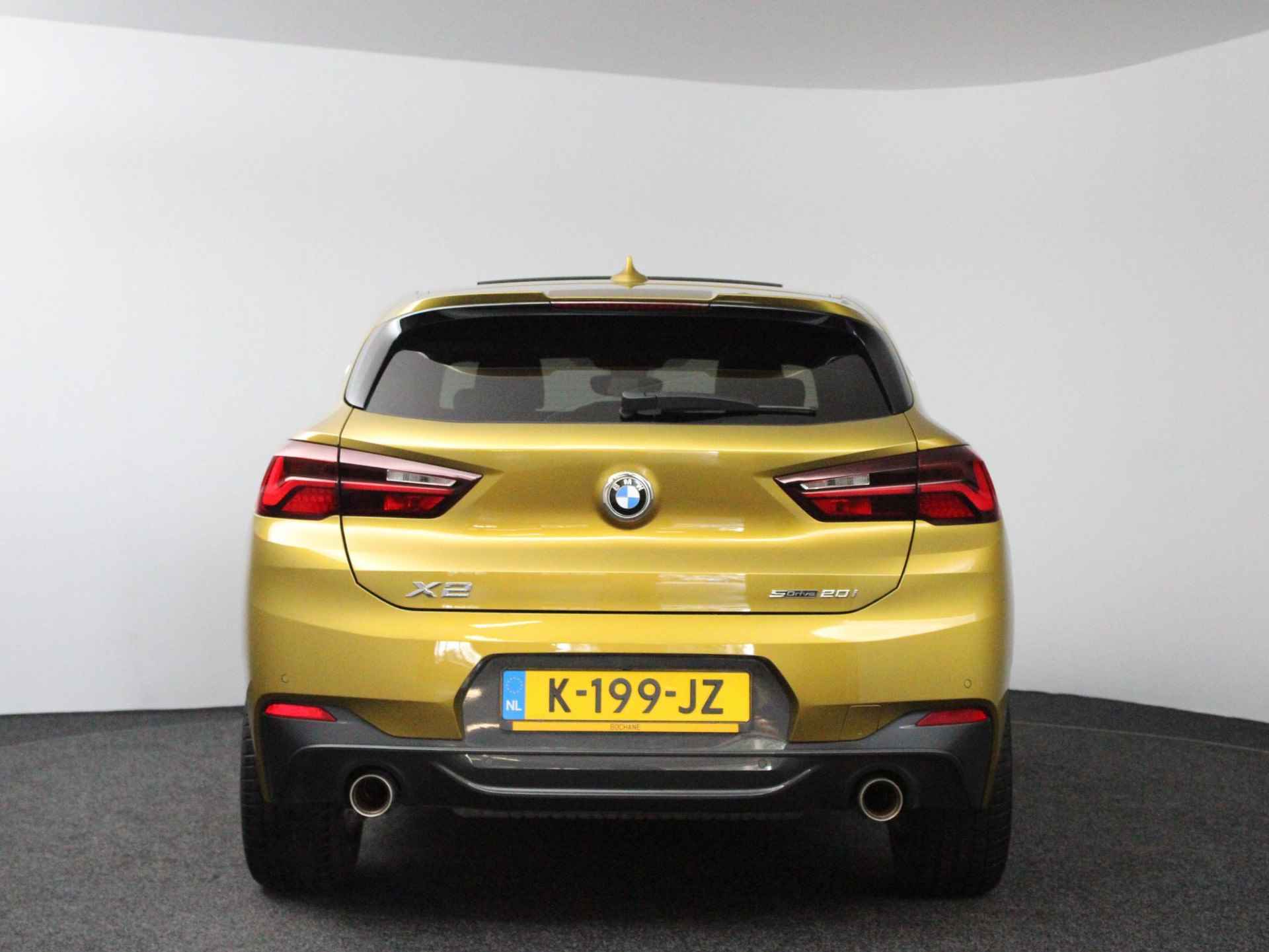 BMW X2 sDrive20i High Executive Edition | M-Sport | Panoramadak | Harman Kardon - 18/54