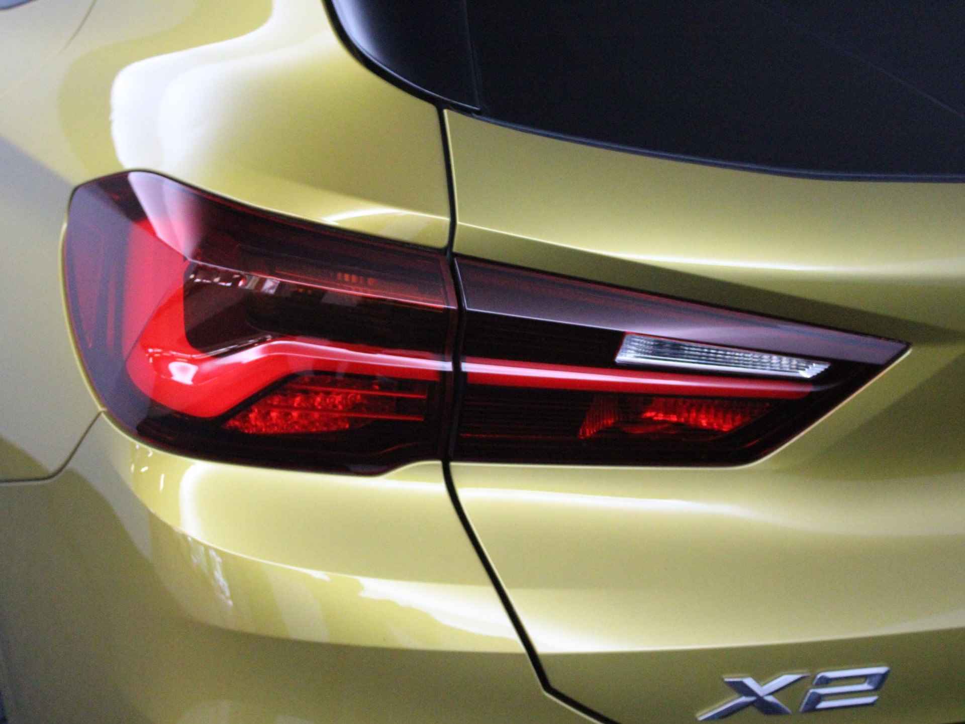 BMW X2 sDrive20i High Executive Edition | M-Sport | Panoramadak | Harman Kardon - 25/54