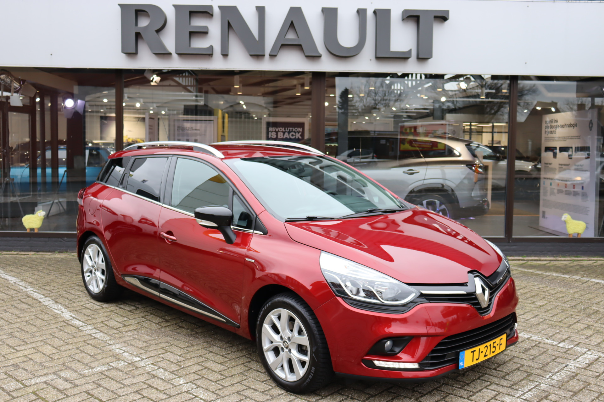 Renault Clio Estate TCe 90pk Limited bij viaBOVAG.nl