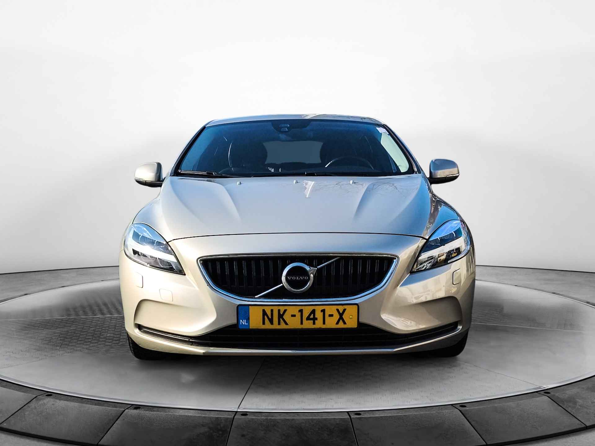 Volvo V40 2.0 D4 Nordic+ (191 PK) 2e-Eig. Volvo-Dealer-Onderh. BOVAG-Garantie. NL-Auto. Half-Leer, Navigatie, Cruisecontrol, Parkeersensoren, Bluetooth, Stoelverwarming, Licht-Zicht-Pakket, Lm-Velgen-16Inch, Privacy-Glas - 13/42