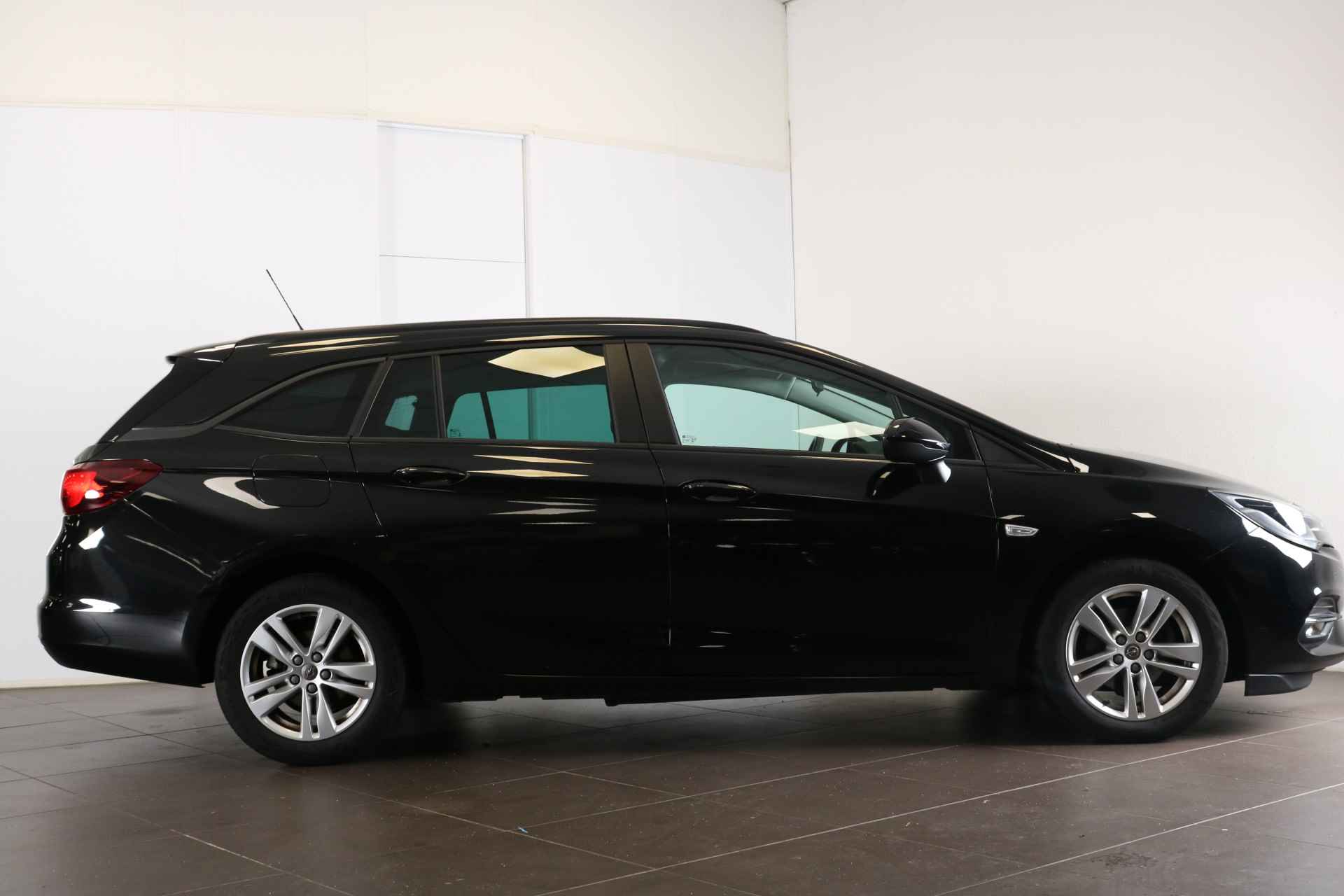 Opel Astra Sports Tourer 1.2 Edition 110pk | Navigatie | Airco | Achteruitrijcamera | Cruise control | LMV 16"| Parkeerhulp achter | Apple Carplay/Android Auto | - 5/43