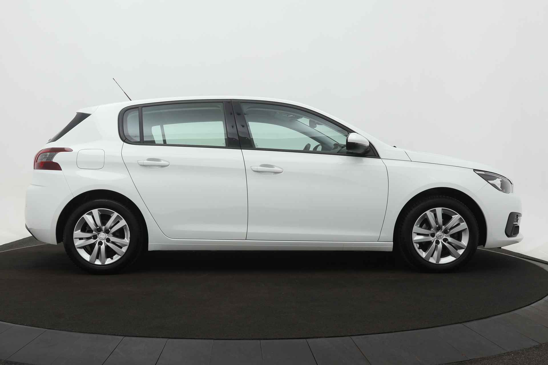 Peugeot 308 BWJ 2021 / 1.2 PT 111 PK Active Pack / Virtual cockpit / Clima / Trekhaak / Carplay / DAB / Cruise / Navi / PDC / LMV - 25/34