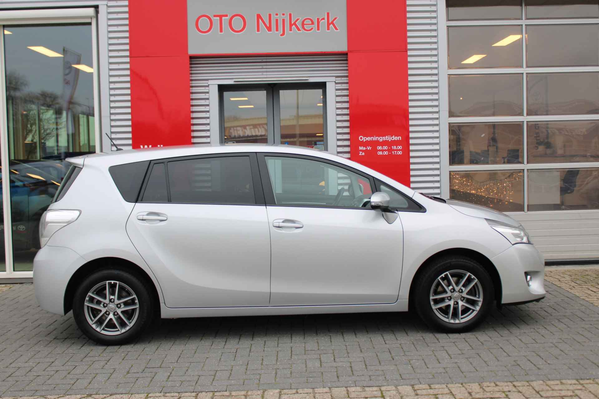 Toyota Verso 1.8 VVT-i Business Limited 7p met trekhaak - 4/47