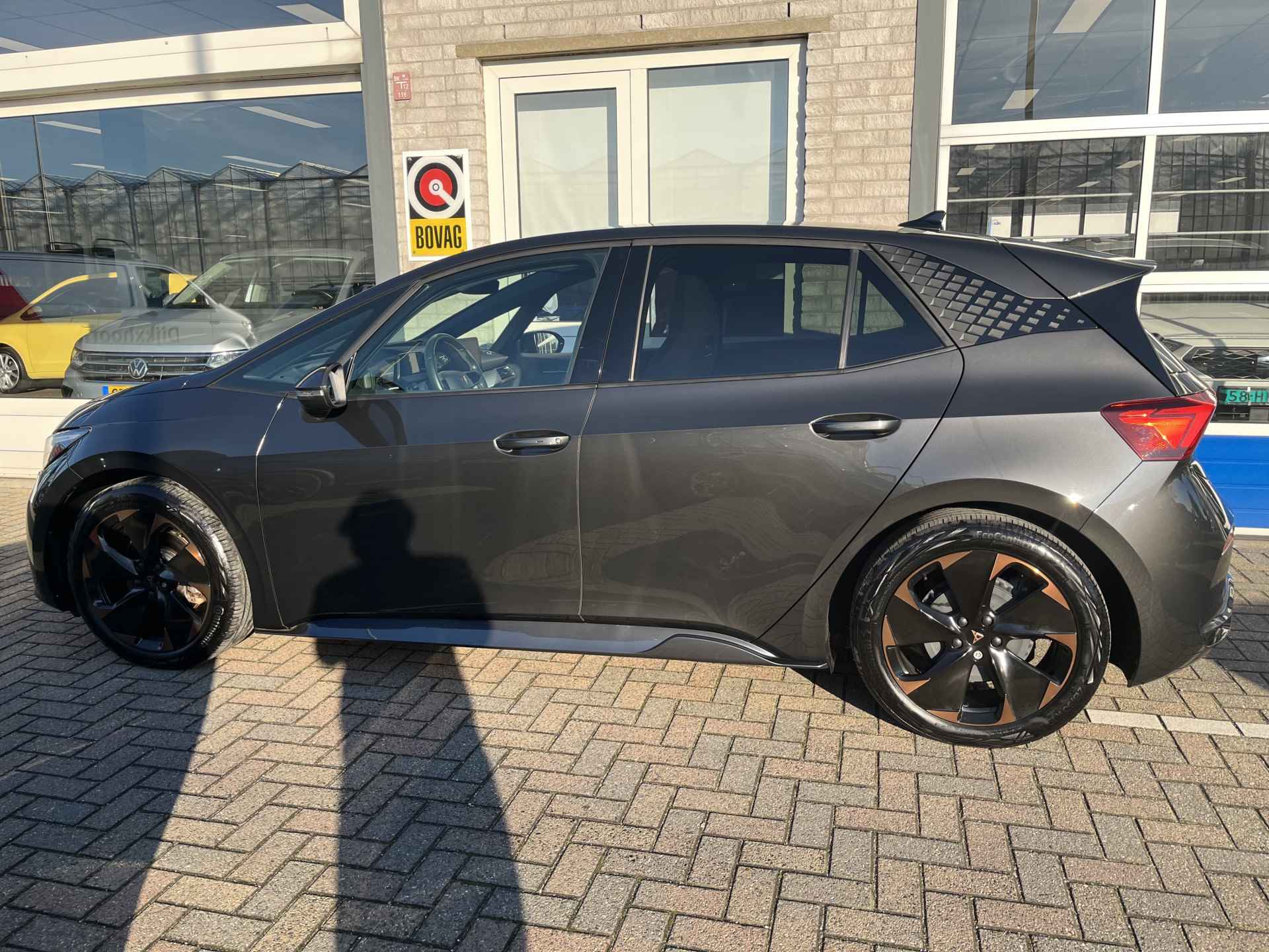 CUPRA Born Performance 62 kWh / WARMTEPOMP/ CAMERA/ PARK. SENSOREN/ LED/ STOEL-STUUR VERWARM./ ADAPT. CRUISE/ APP-CONNECT/ KEYLESS/ NAVI/ CLIMA/ DAB/ 19" LMV - 3/41