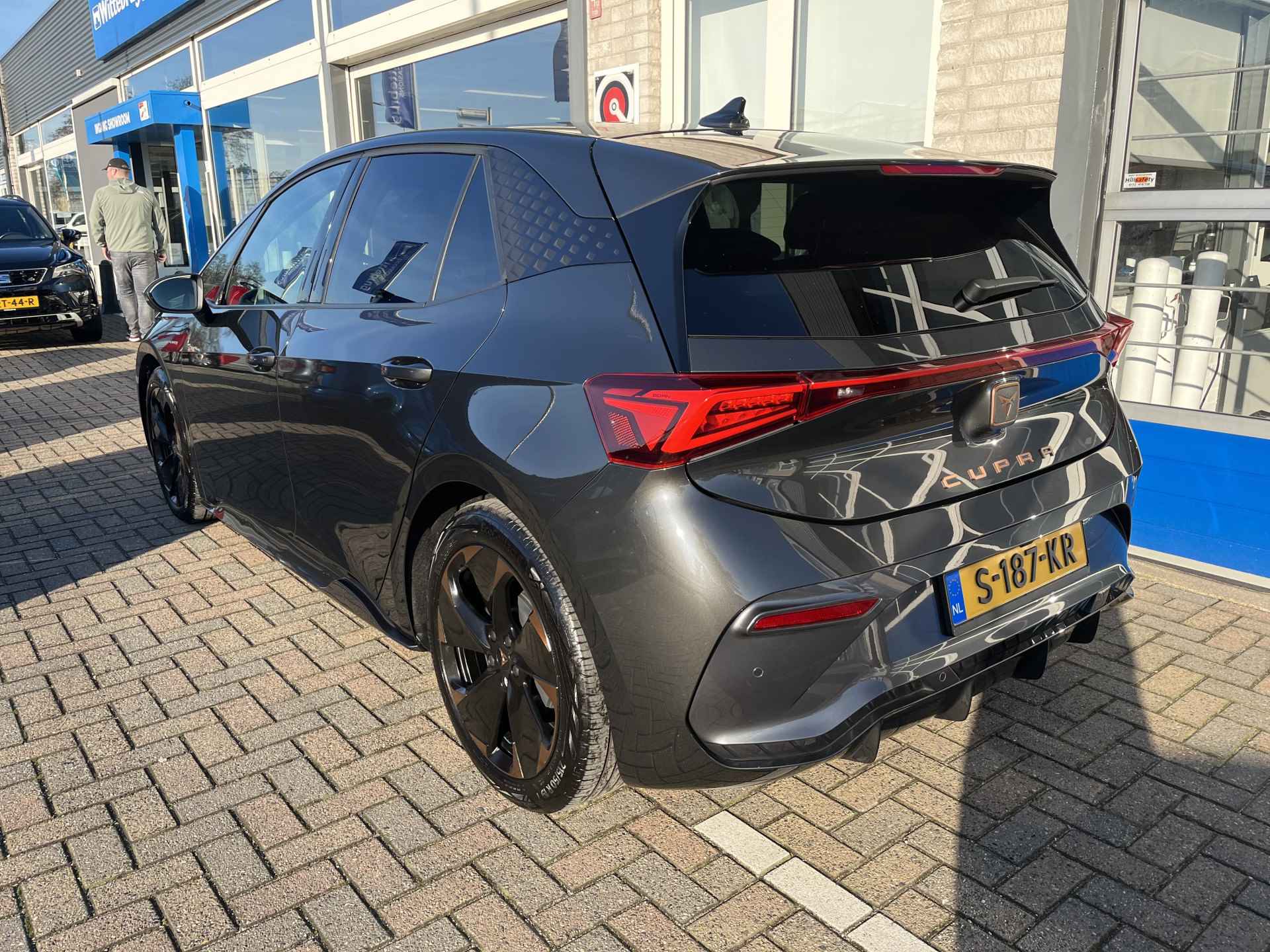 CUPRA Born Performance 62 kWh / WARMTEPOMP/ CAMERA/ PARK. SENSOREN/ LED/ STOEL-STUUR VERWARM./ ADAPT. CRUISE/ APP-CONNECT/ KEYLESS/ NAVI/ CLIMA/ DAB/ 19" LMV - 6/41