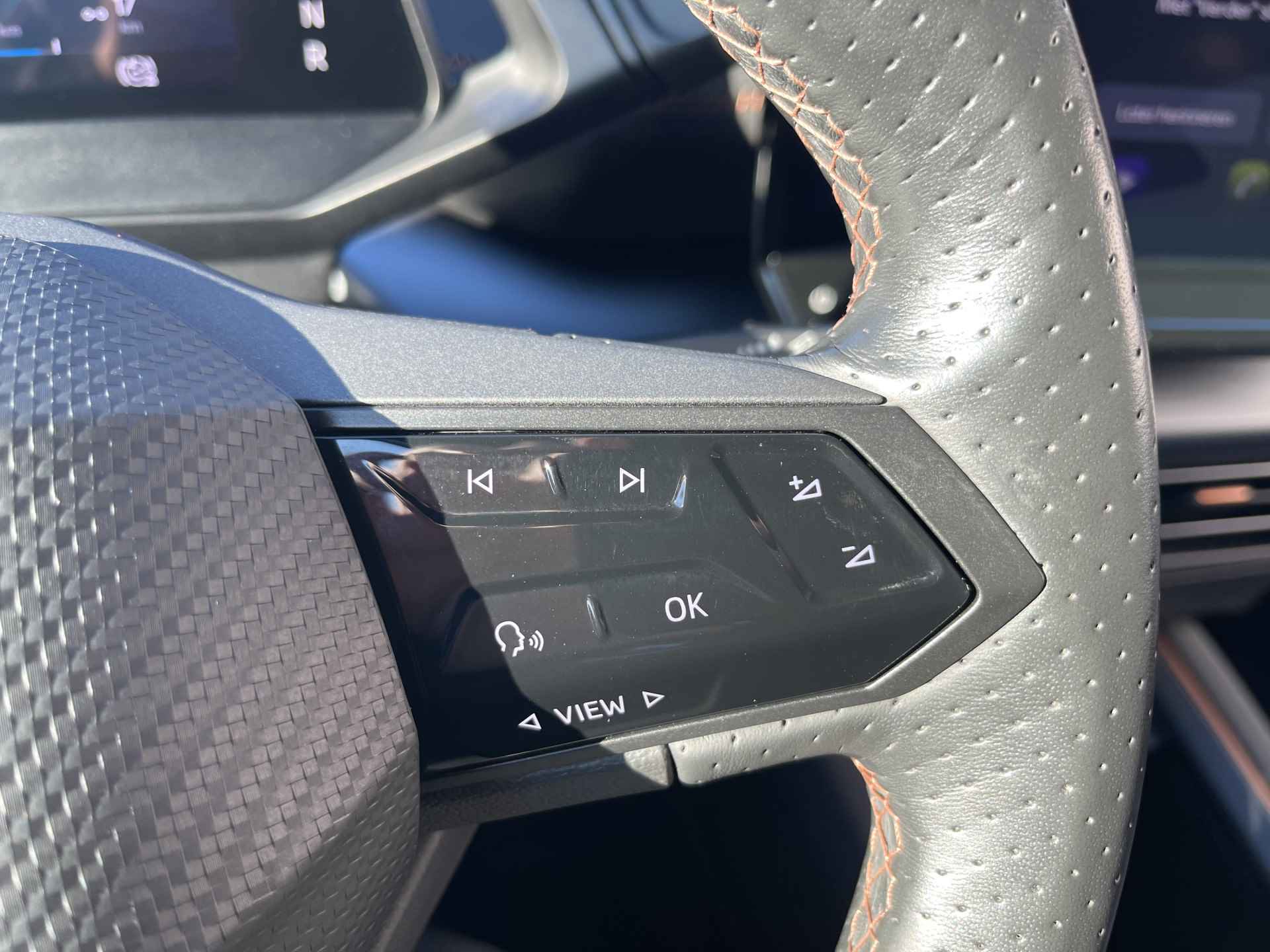 CUPRA Born Performance 62 kWh / WARMTEPOMP/ CAMERA/ PARK. SENSOREN/ LED/ STOEL-STUUR VERWARM./ ADAPT. CRUISE/ APP-CONNECT/ KEYLESS/ NAVI/ CLIMA/ DAB/ 19" LMV - 14/41