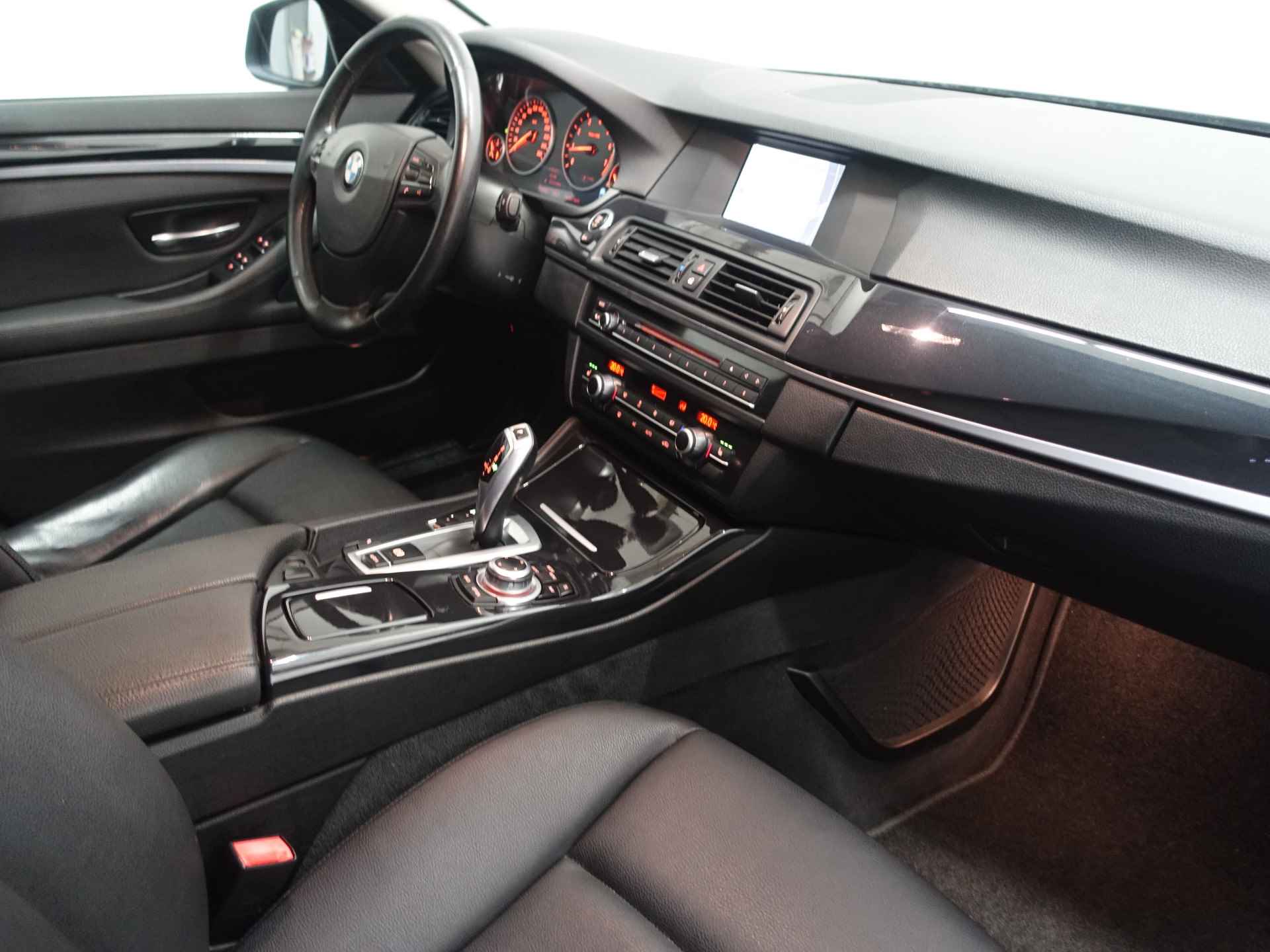 BMW 5 Serie 520i High Exe M Sport Aut- Xenon Led, Leder, Clima, Verwarmd Elektrische interieur - 33/35