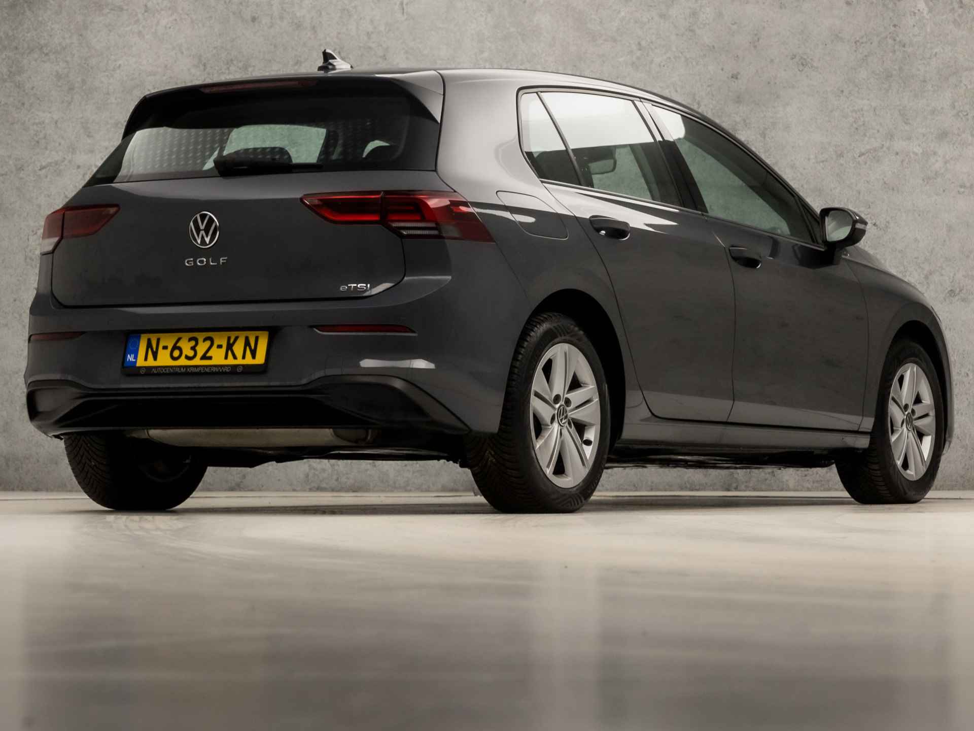 Volkswagen Golf 1.0 TSI Life Sport Automaat (APPLE CARPLAY, GROOT NAVI, SFEERVERLICHTING, SPORTSTOELEN, DAB+, ADAPTIVE CRUISE, PARKEERSENSOREN, NIEUWE APK, NIEUWSTAAT) - 5/39