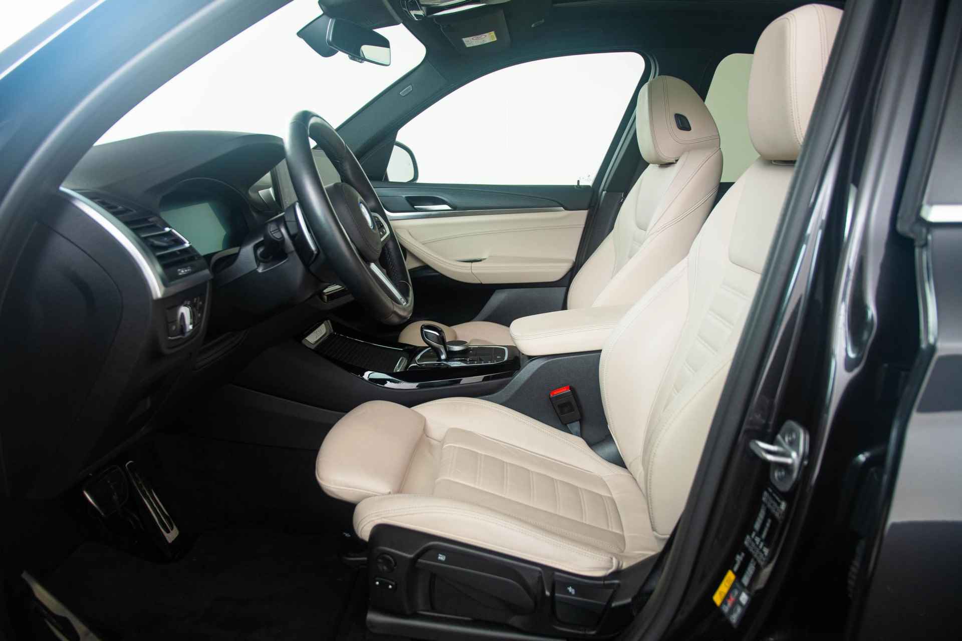 BMW X3 xDrive30e High Executive M Sportpakket - Trekhaak - Panoramadak - Comfort Access - Laserlight - Driving Assistant - Head-up Display - HIFI Soundsystem - 4/39