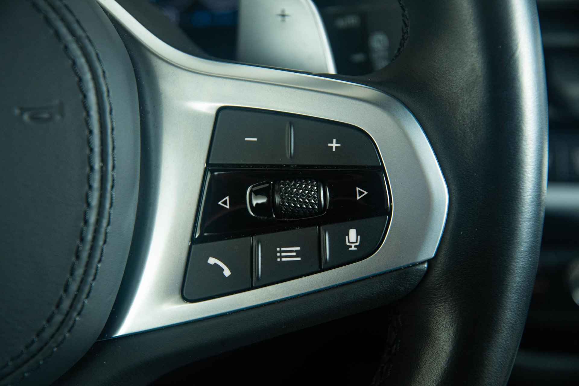 BMW X3 xDrive30e High Executive M Sportpakket - Trekhaak - Panoramadak - Comfort Access - Laserlight - Driving Assistant - Head-up Display - HIFI Soundsystem - 29/39
