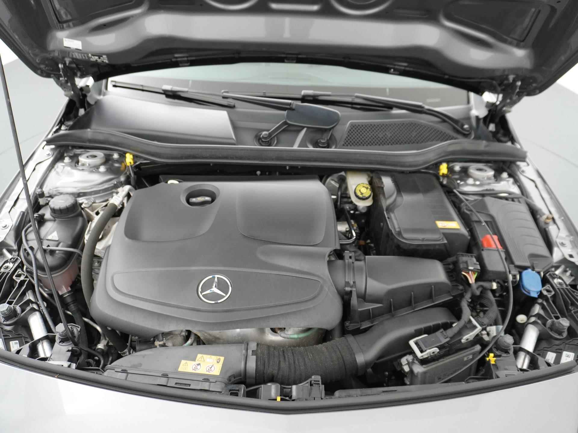 Mercedes-Benz A-klasse 180 AMG Ambition AUTOMAAT| CRUISE CONTROL| PANO| PARKEER SENSOREN| - 15/44