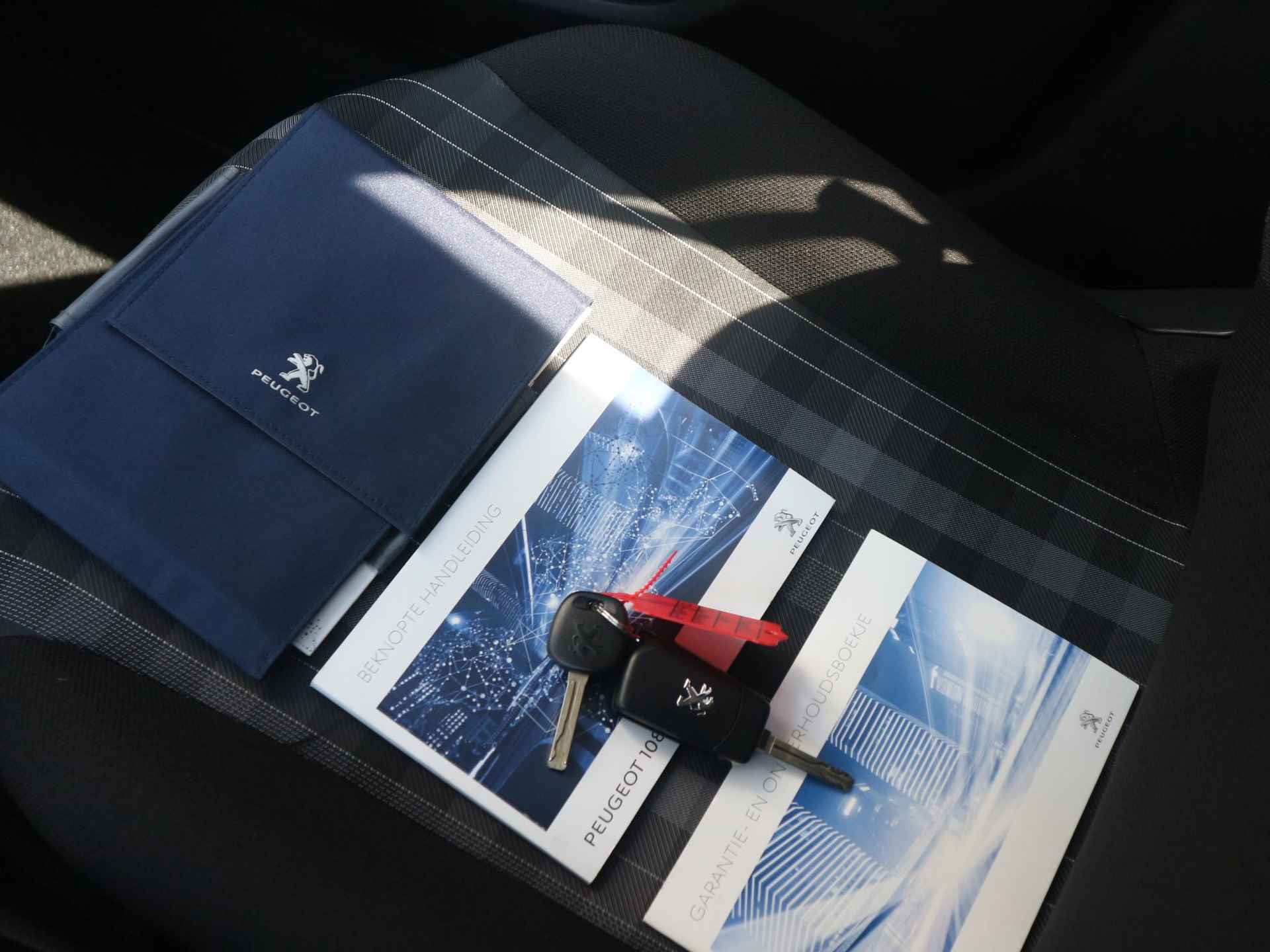 Peugeot 108 1.0 e-VTi Active TOP! Open Dak | Airco | Apple Carplay | Bluetooth Telefoonverbinding - 26/36
