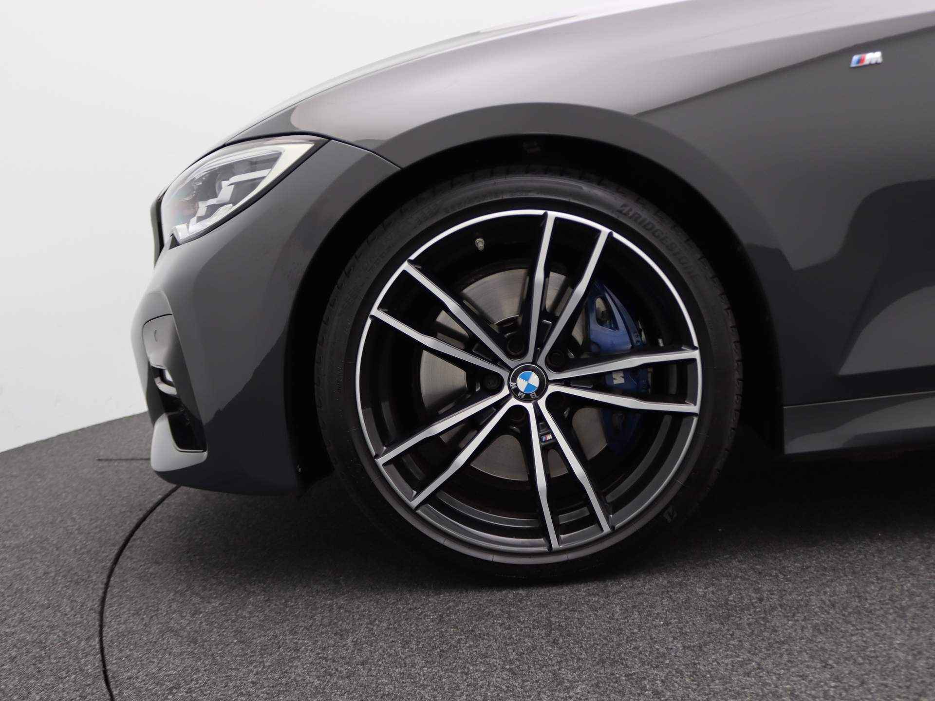 BMW 3 Serie Touring 330i High Executive M Sportpakket / Panoramadak / Trekhaak / HIFI / Live Cockpit Professional / 19" - 13/38
