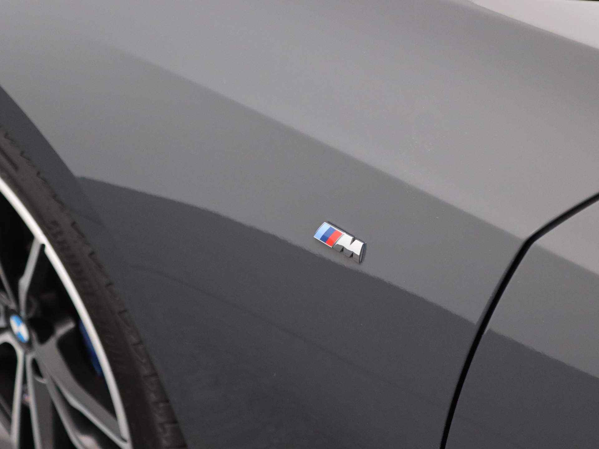 BMW 3 Serie Touring 330i High Executive M Sportpakket / Panoramadak / Trekhaak / HIFI / Live Cockpit Professional / 19" - 15/38
