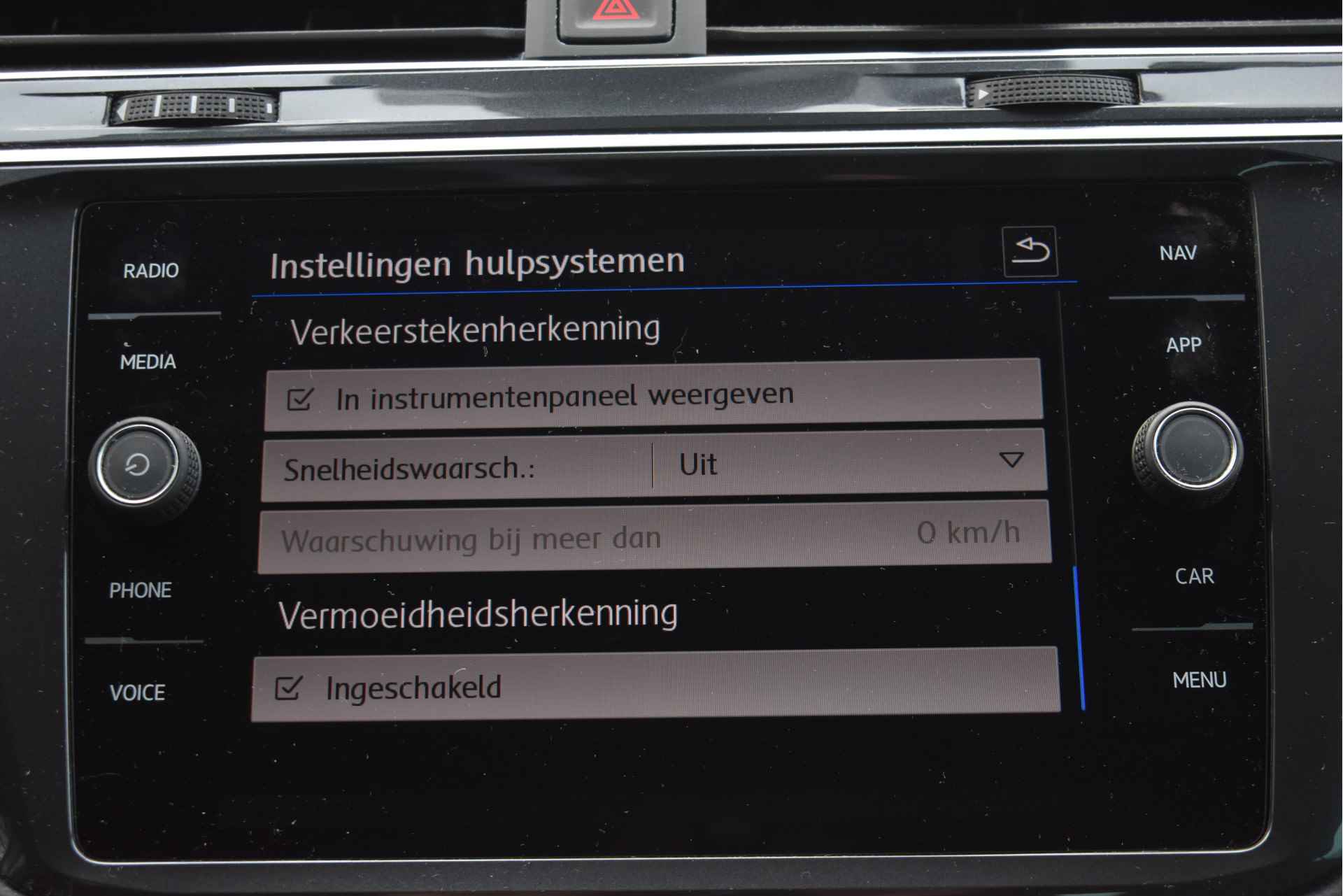 Volkswagen Tiguan 1.5 TSI ACT 150 pk Comfortline Business | NL-Auto | Afn.trekhaak | Carplay | DAB | Adapt.Cruise Contr | LM-Velgen | NAP - 56/57