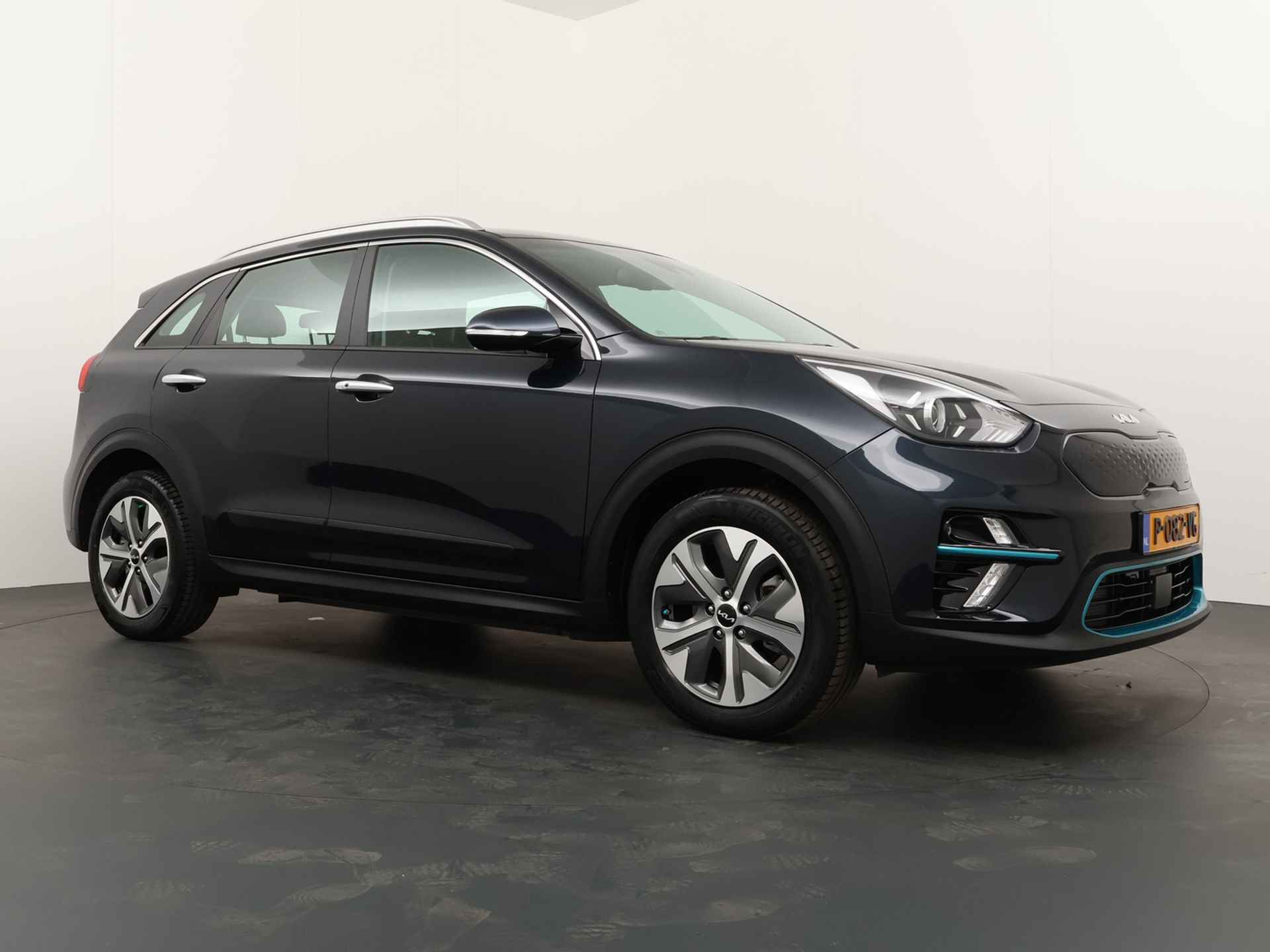 Kia e-Niro DynamicLine 64 kWh *€2000 Subsidie beschikbaar* - Navigatie - Camera - Airco - Cruise Control Adaptief - Stoel-/Stuurverwarming - Fabrieksgarantie t/m 06-2029 - 10/52