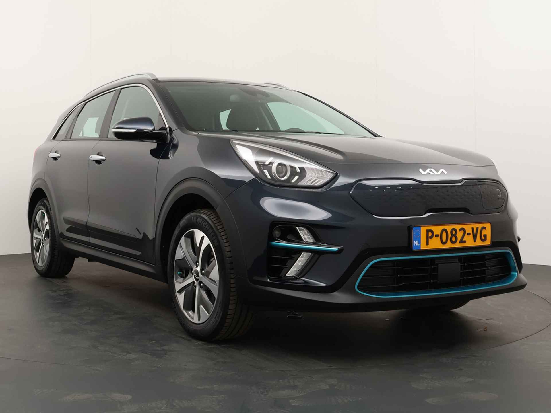 Kia e-Niro DynamicLine 64 kWh *€2000 Subsidie beschikbaar* - Navigatie - Camera - Airco - Cruise Control Adaptief - Stoel-/Stuurverwarming - Fabrieksgarantie t/m 06-2029 - 11/52