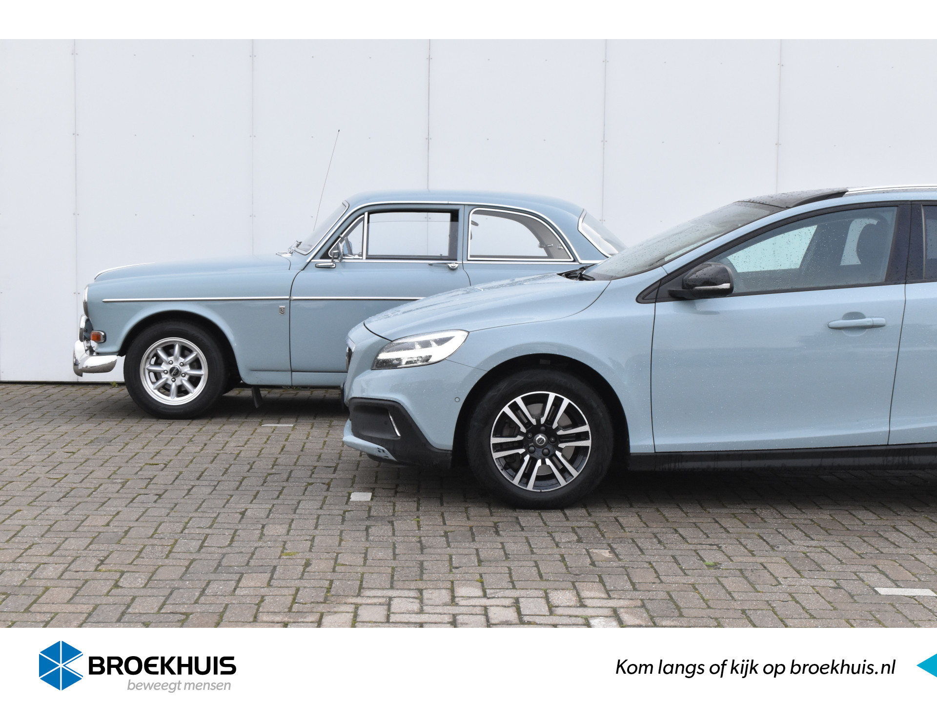 Volvo V40 Cross Country T3 Polar+ Luxury #AmazonBlue!! #Panorama #Keyless #Harman/Kardon #Uniek!! bij viaBOVAG.nl