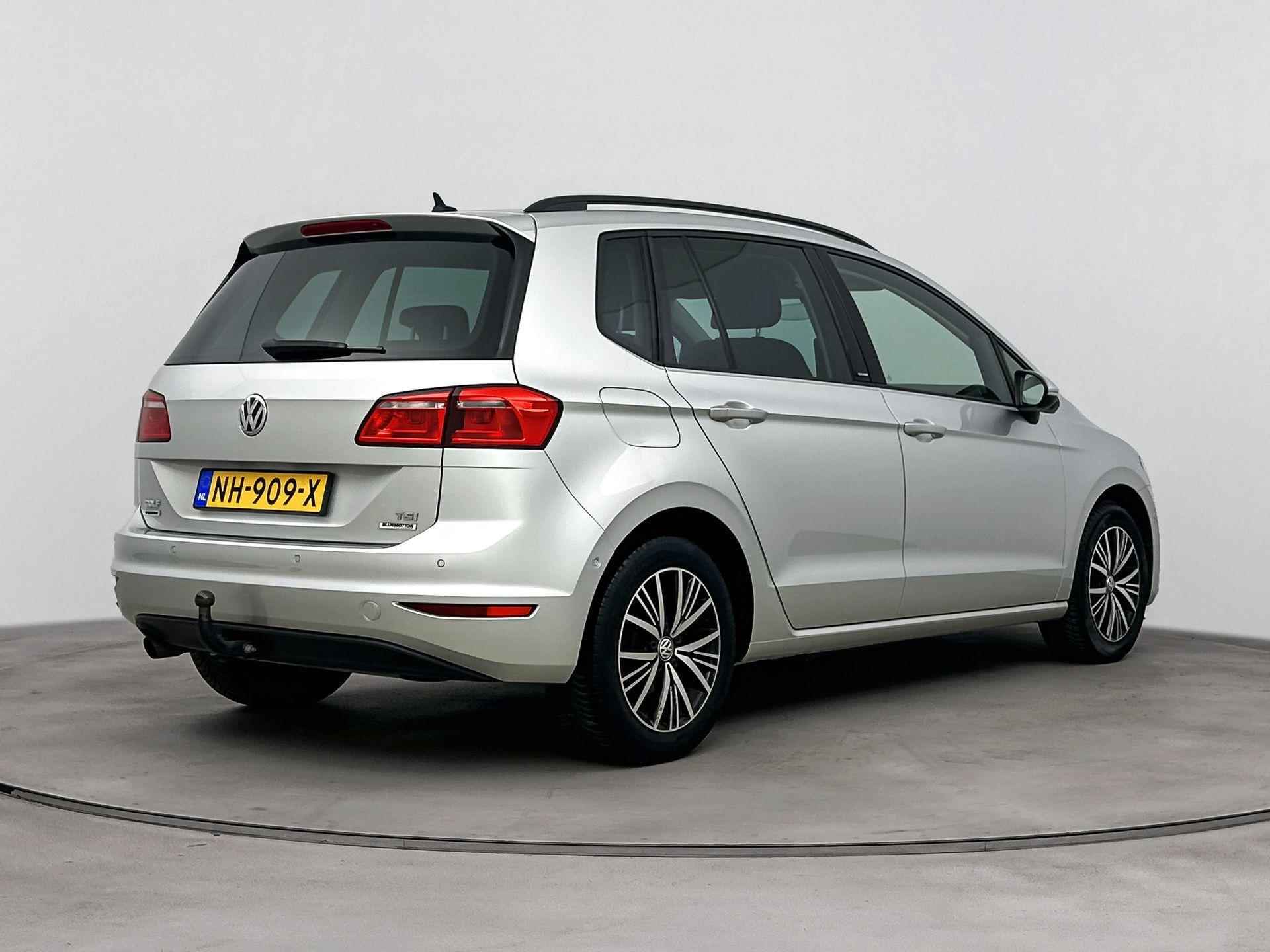 Volkswagen Golf Sportsvan 1.2 TSI Connected Series Aut. | Stoelverwarming | Adaptive cruise | Trekhaak | Parkeersensoren v+a | Navigatie | - 3/32