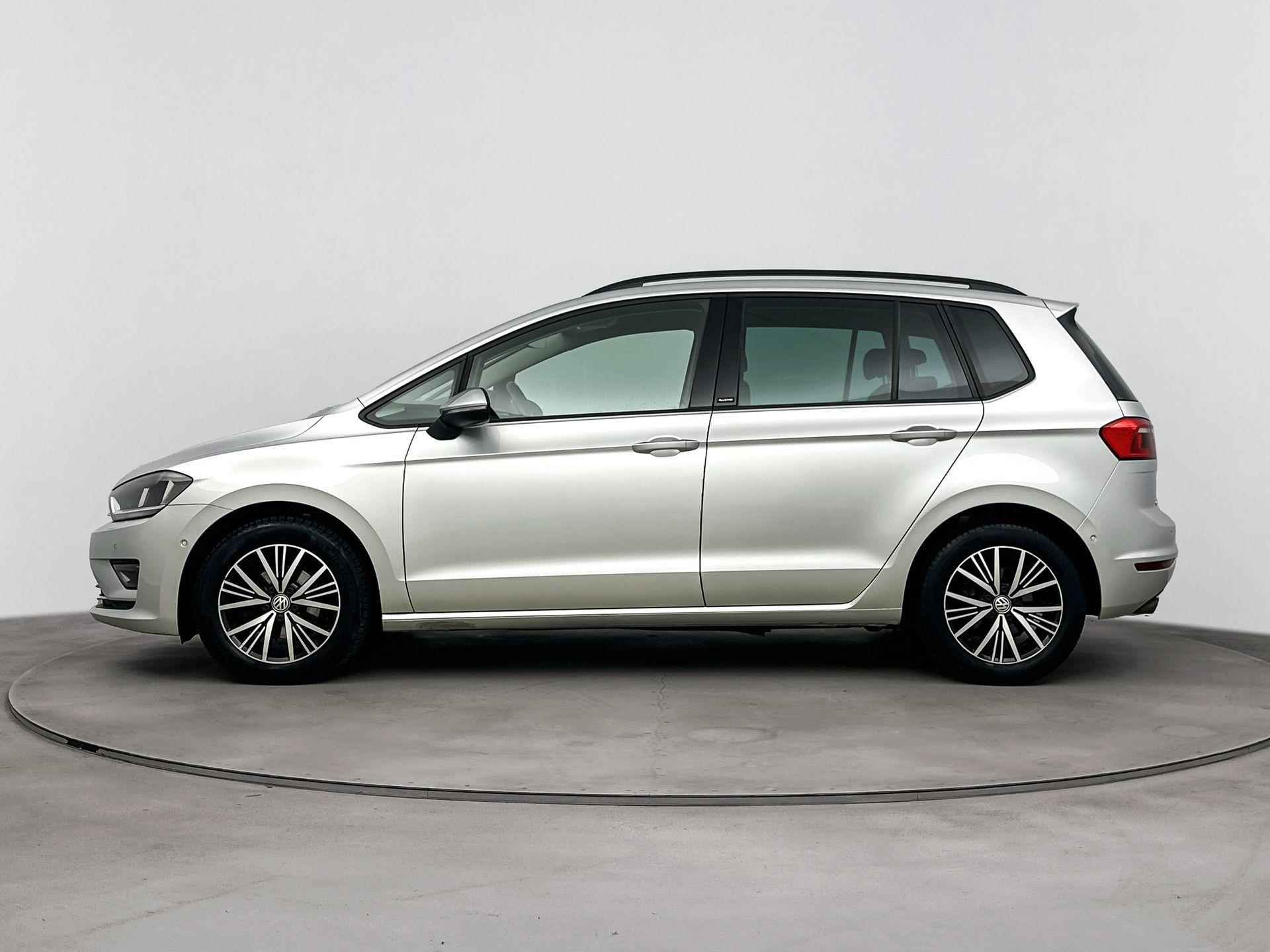 Volkswagen Golf Sportsvan 1.2 TSI Connected Series Aut. | Stoelverwarming | Adaptive cruise | Trekhaak | Parkeersensoren v+a | Navigatie | - 4/32