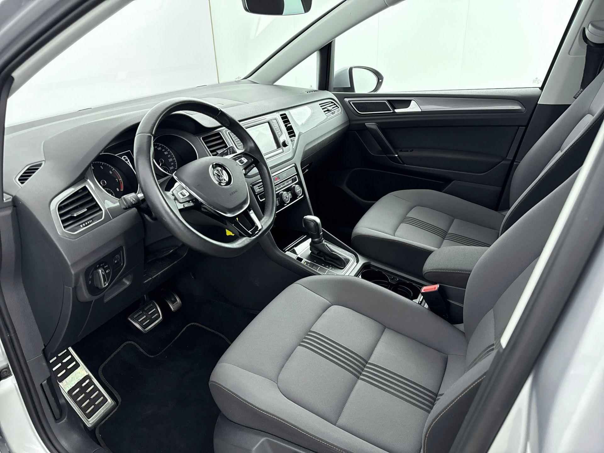 Volkswagen Golf Sportsvan 1.2 TSI Connected Series Aut. | Stoelverwarming | Adaptive cruise | Trekhaak | Parkeersensoren v+a | Navigatie | - 31/32