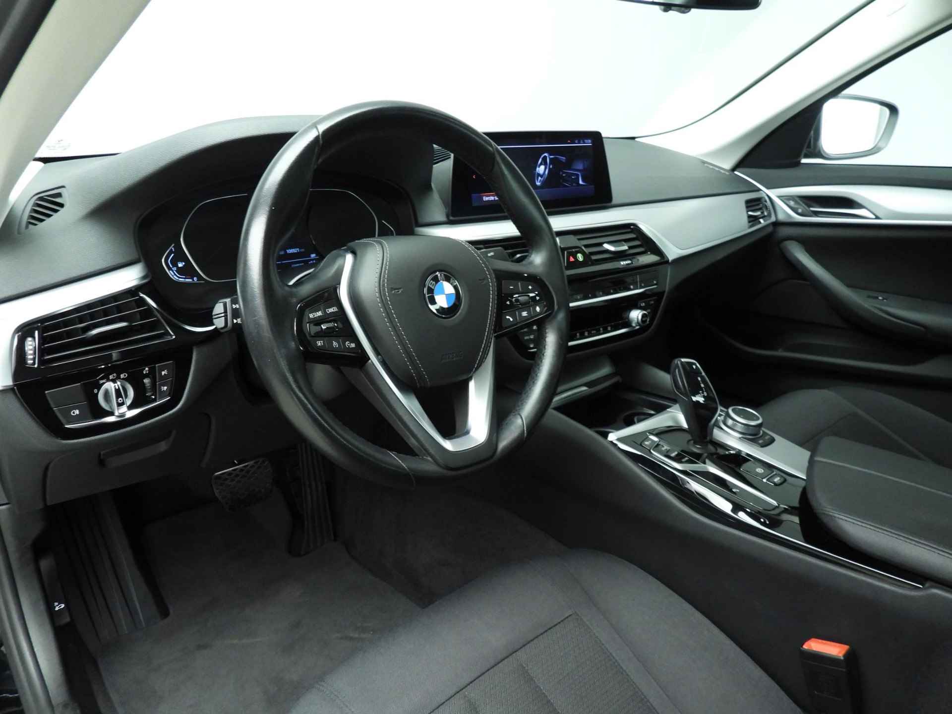 BMW 5 Serie Sedan 520i | LED | Navigatie | trekhaak | Clima | Cruise controle | Chrome line | DAB | Alu 17 inch - 7/40