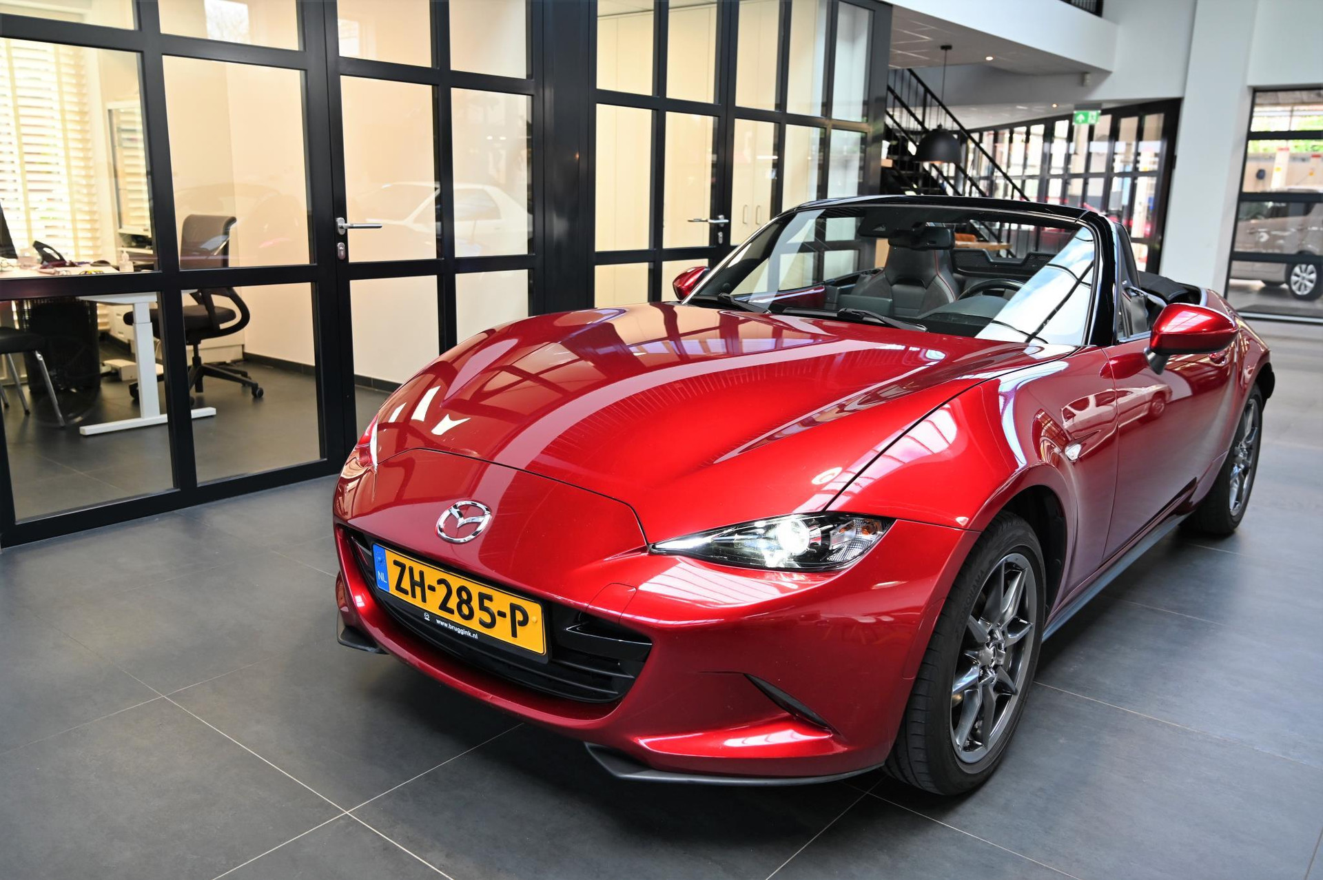 Mazda MX-5 Roadster SkyActiv-G 132 6MT GT-M met Recaro *Dealer onderhouden* *NET BINNEN*