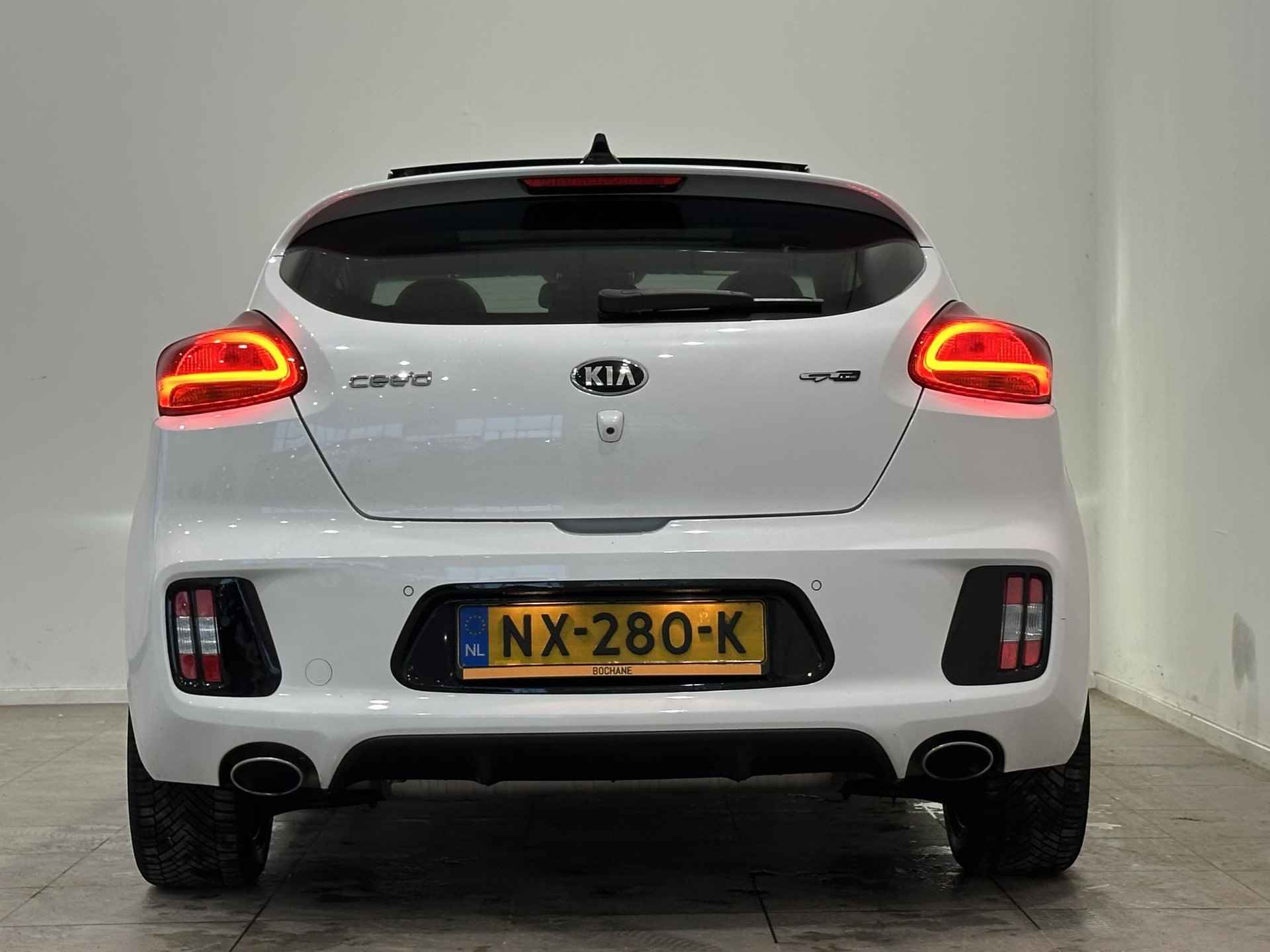 Kia pro_cee'd 1.0 T-GDi GT-Line | Panoramadak | Apple Carplay/Android Auto | Xenon | Navigatie | Climate Control | Cruise Control | Lederen bekleding | Ächteruitrijcamera - 4/34