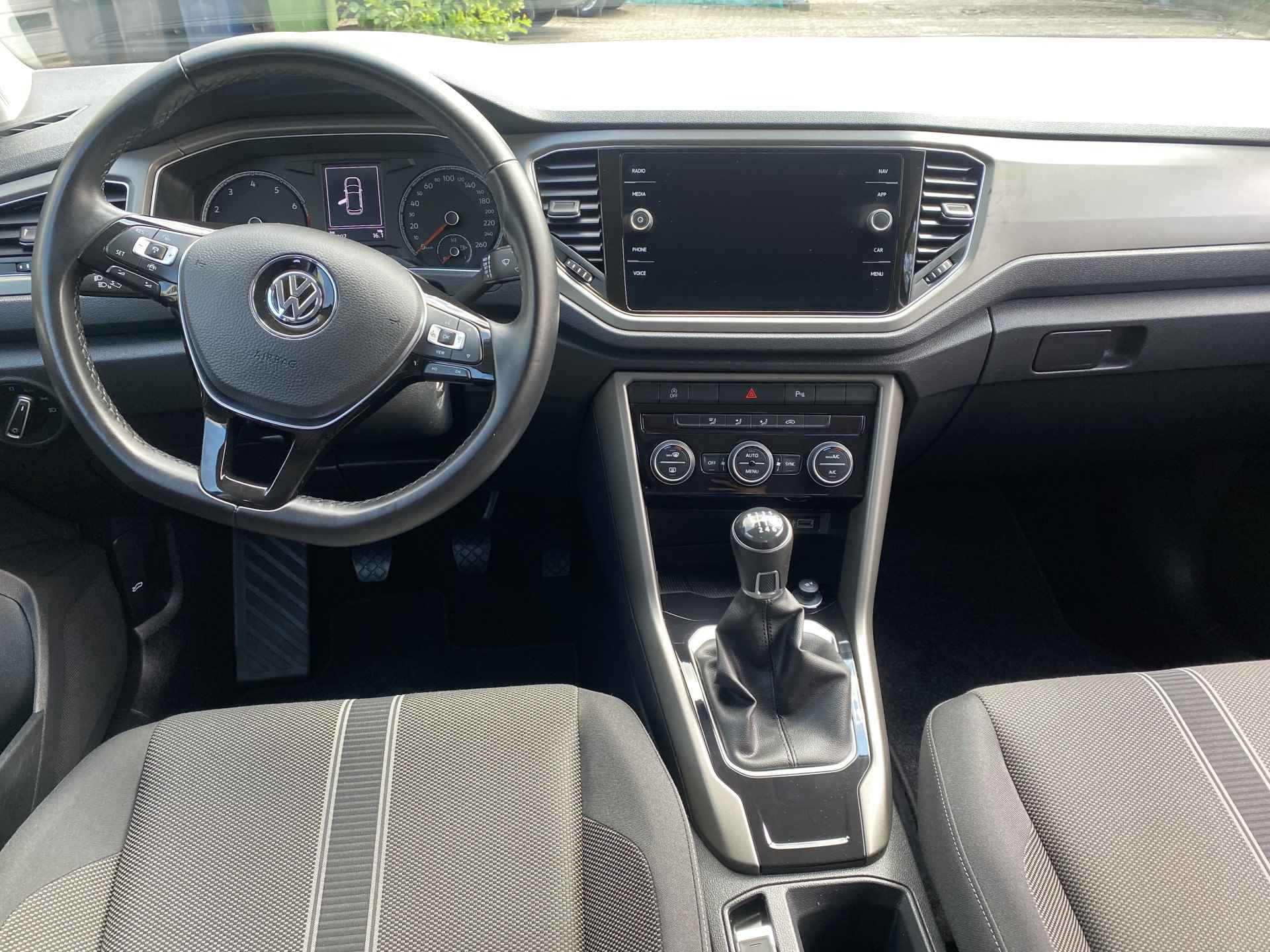 Volkswagen T-Roc 1.0 TSI Style / ADAPTIEVE CRUISE CONTROL / NAVIGATIE / APP-CONNECT / DAB / CLIMA / - 8/36