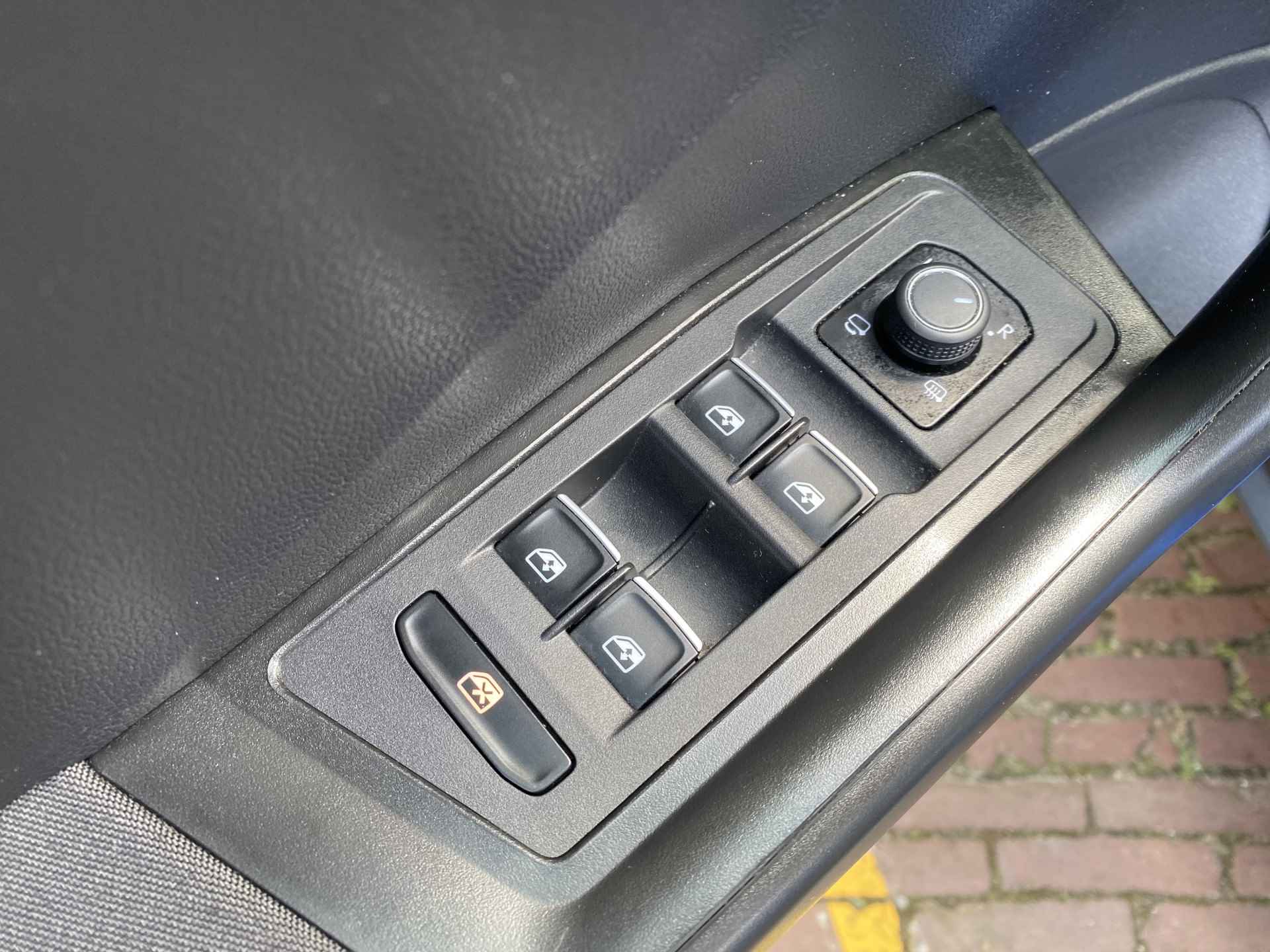 Volkswagen T-Roc 1.0 TSI Style / ADAPTIEVE CRUISE CONTROL / NAVIGATIE / APP-CONNECT / DAB / CLIMA / - 12/36