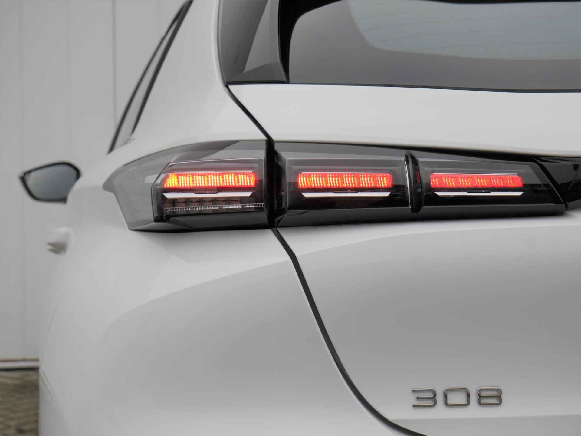 Peugeot 308 1.2 PureTech 110pk Active Pack Business | Parkeersensoren | Draadloze Apple Carplay & Android Auto | Climate Control - 14/51