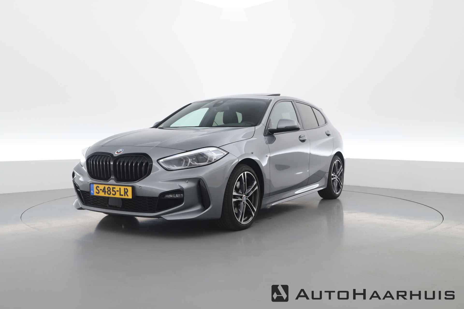 BMW 1-serie 118i M Sport | Pano | Navi | Camera | Stoel- Stuurverw. | 18'' | Elek. Achterklep - 1/30