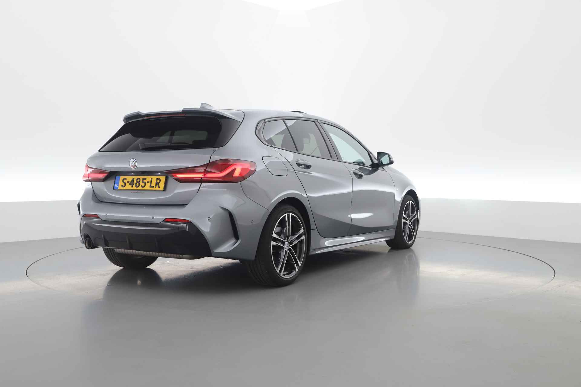 BMW 1-serie 118i M Sport | Pano | Navi | Camera | Stoel- Stuurverw. | 18'' | Elek. Achterklep - 2/30