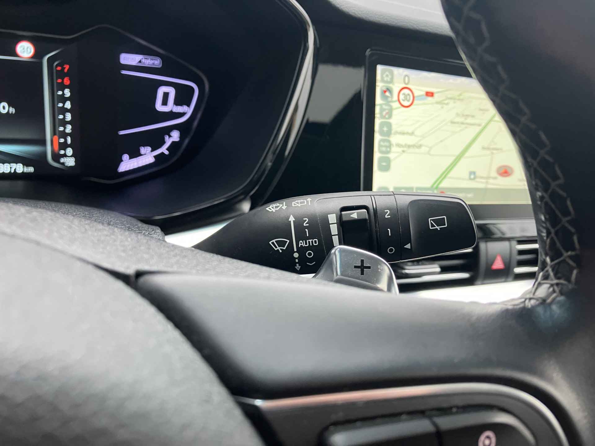 Kia Niro 1.6 GDi Hybrid ExecutiveLine AUT. | 1e eigenaar | camera | navigatie | schuifdak | leder interieur | apple carplay | NL auto - 33/41