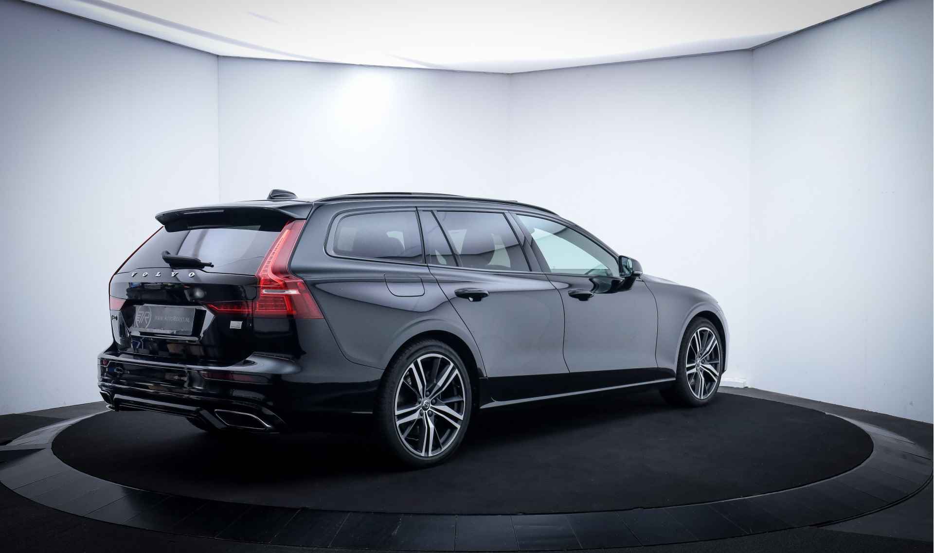 Volvo V60 2.0T6 Recharge AWD R-Design PANO/MEMORY/CAMERA/FULL LED/CARPLAY/NAVI/ACC/LANE ASSIST/STUUR+STOELVERW./LEDER/LMV 19'' - 5/32