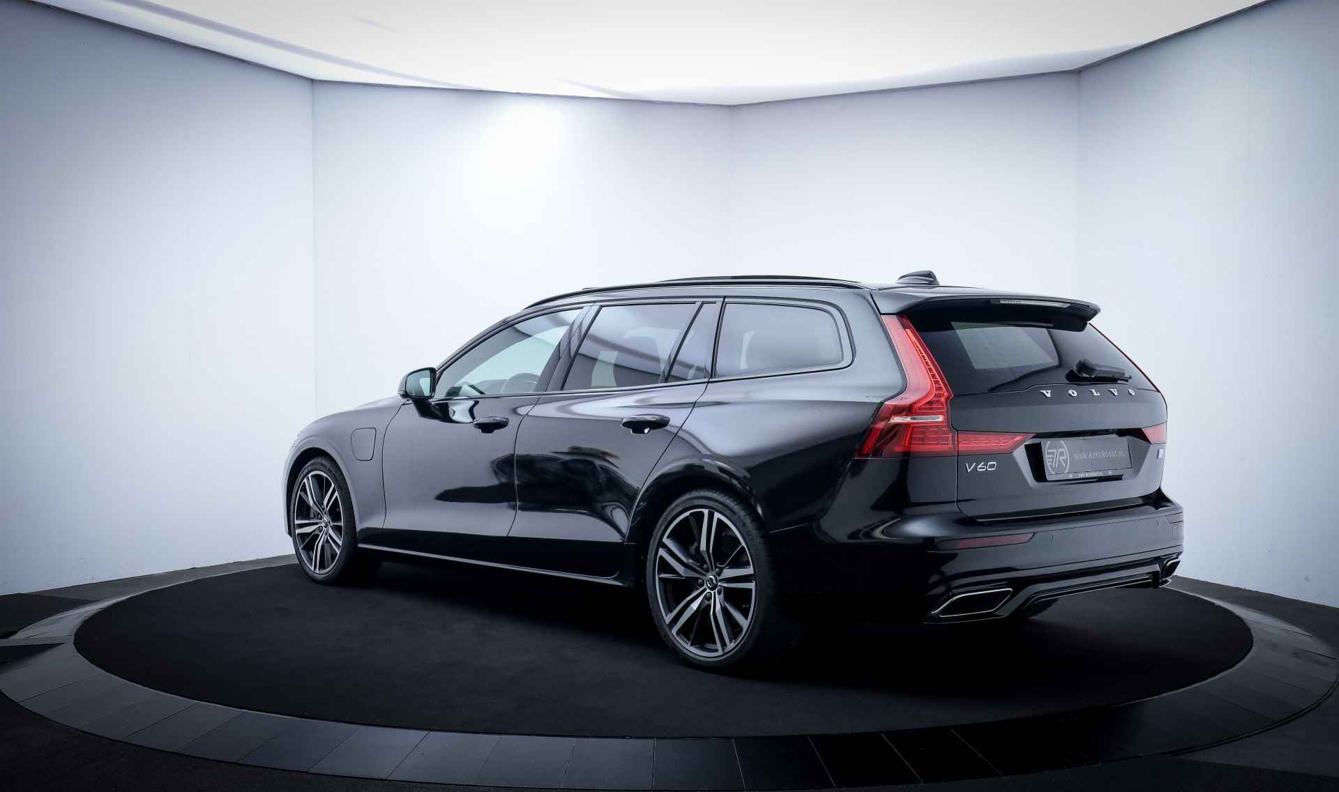 Volvo V60 2.0T6 Recharge AWD R-Design PANO/MEMORY/CAMERA/FULL LED/CARPLAY/NAVI/ACC/LANE ASSIST/STUUR+STOELVERW./LEDER/LMV 19'' - 8/32