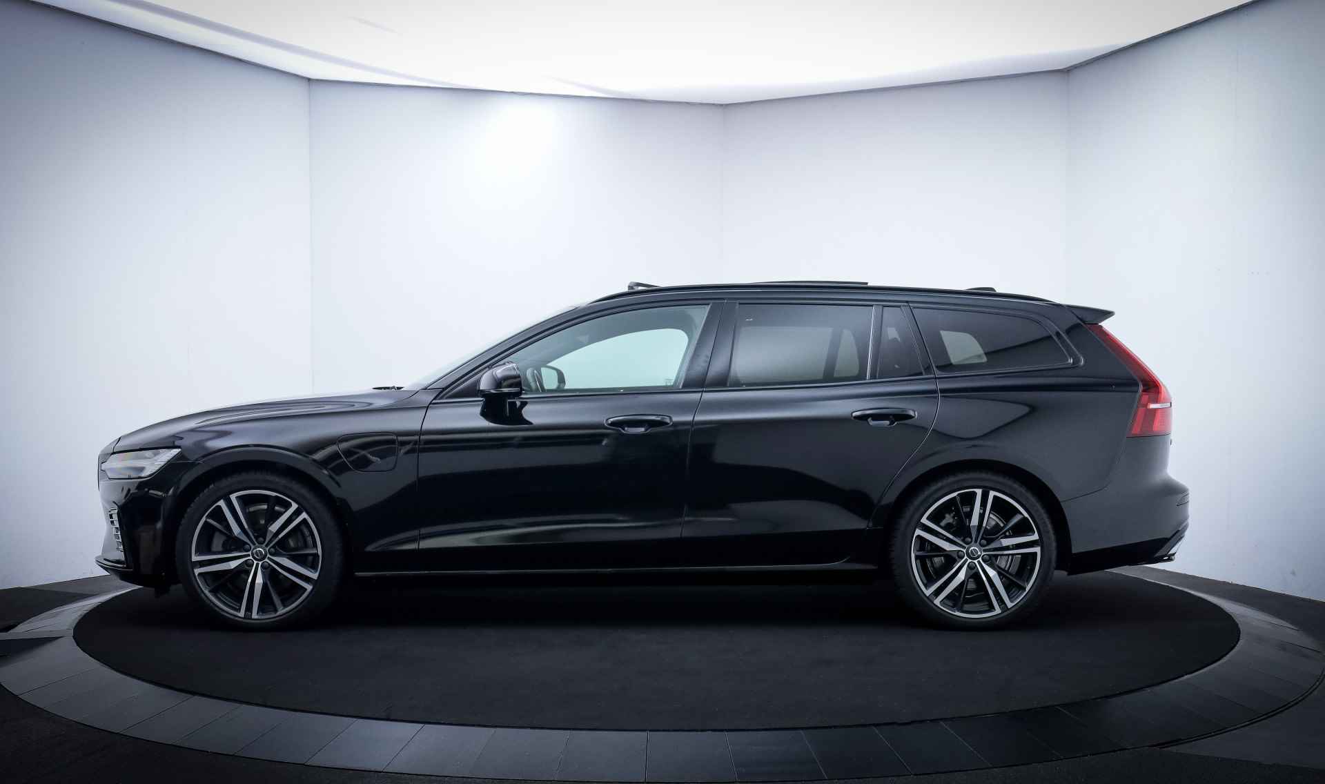 Volvo V60 2.0T6 Recharge AWD R-Design PANO/MEMORY/CAMERA/FULL LED/CARPLAY/NAVI/ACC/LANE ASSIST/STUUR+STOELVERW./LEDER/LMV 19'' - 13/32