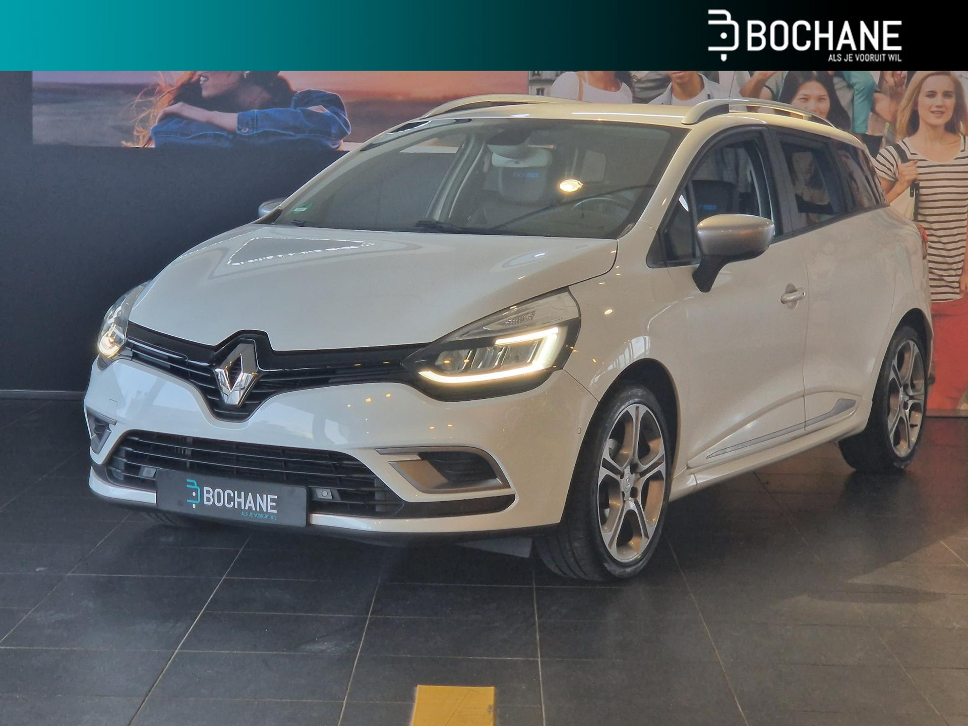 Renault Clio Estate 1.2 TCe Bose NAVIGATIE | LEDEREN BEKLEDING MET STOELVERWARMING | ACHTERUITRIJCAMERA | PARKEERSENSOREN VOOR-EN ACHTER