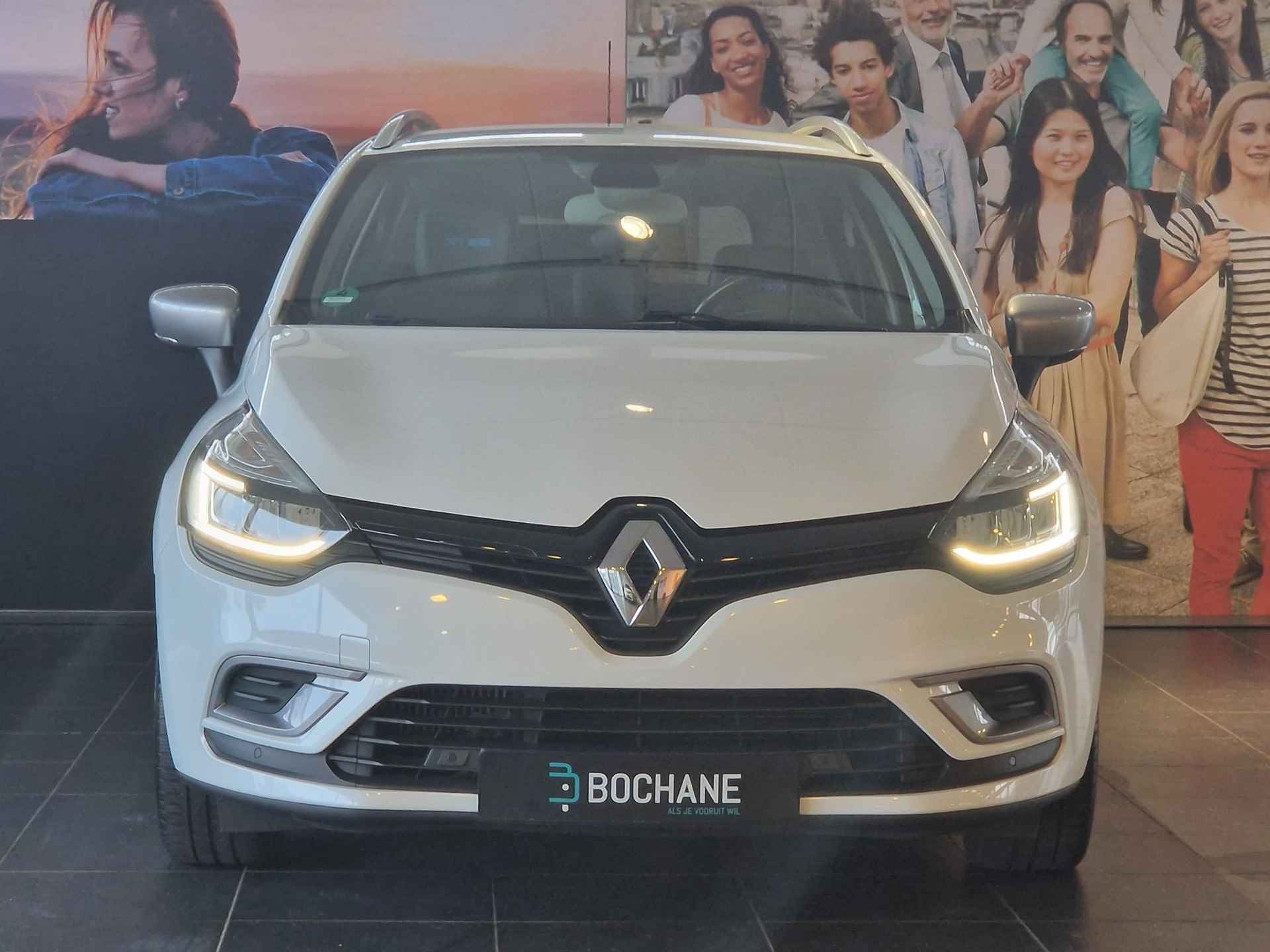 Renault Clio Estate 1.2 TCe Bose NAVIGATIE | LEDEREN BEKLEDING MET STOELVERWARMING | ACHTERUITRIJCAMERA | PARKEERSENSOREN VOOR-EN ACHTER - 3/31