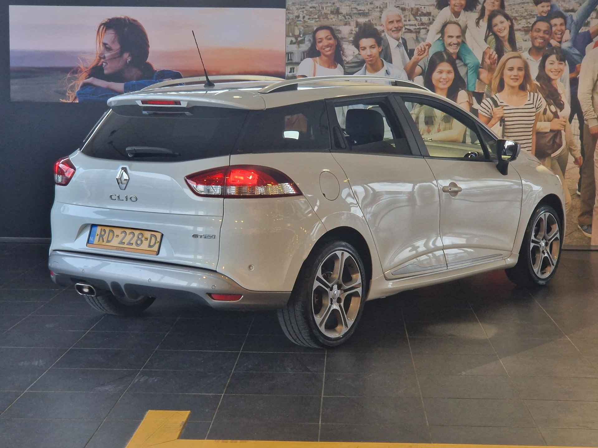 Renault Clio Estate 1.2 TCe Bose NAVIGATIE | LEDEREN BEKLEDING MET STOELVERWARMING | ACHTERUITRIJCAMERA | PARKEERSENSOREN VOOR-EN ACHTER - 5/31